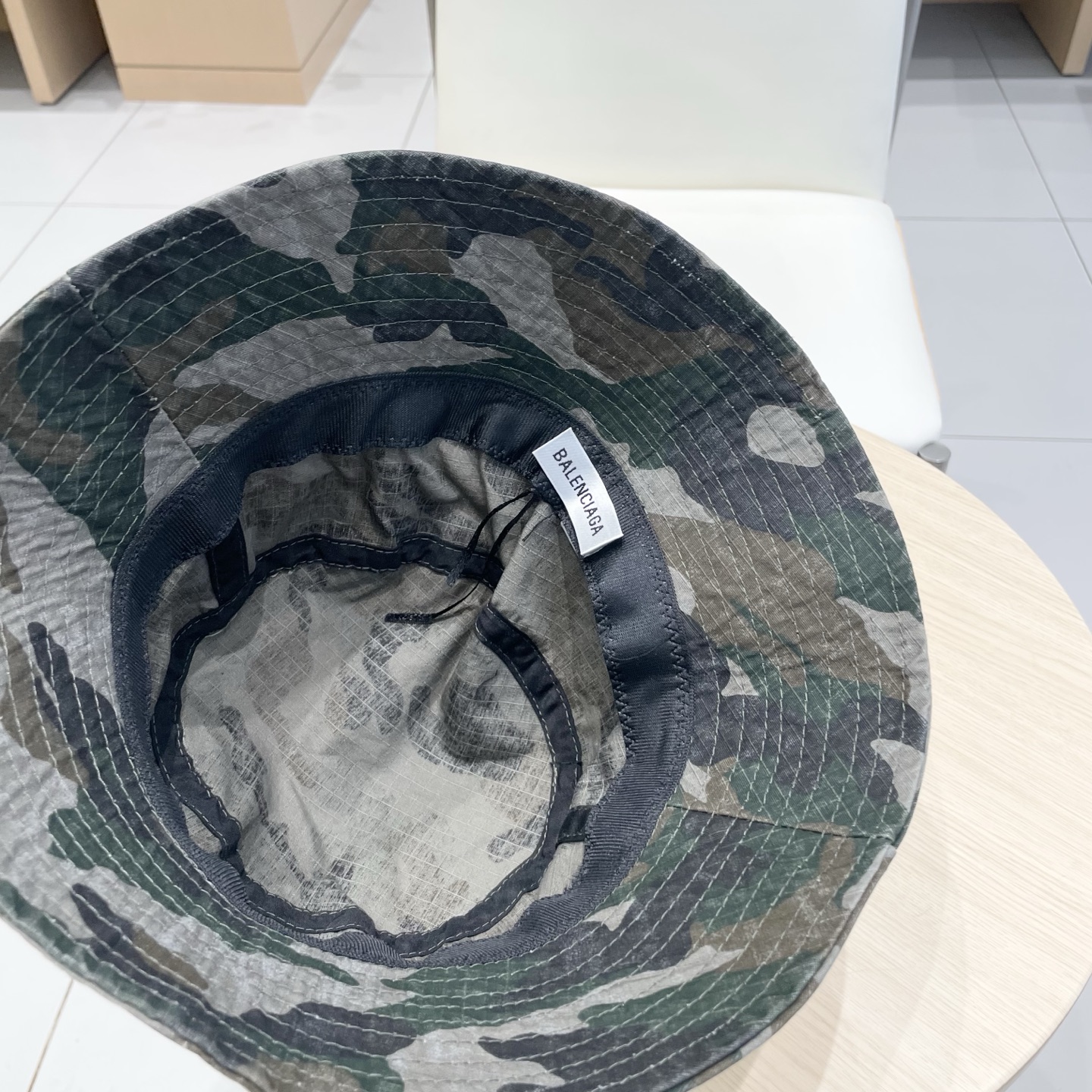  BALENCIAGA巴黎世家 爆款迷彩渔夫帽 巨遮阳心动💓