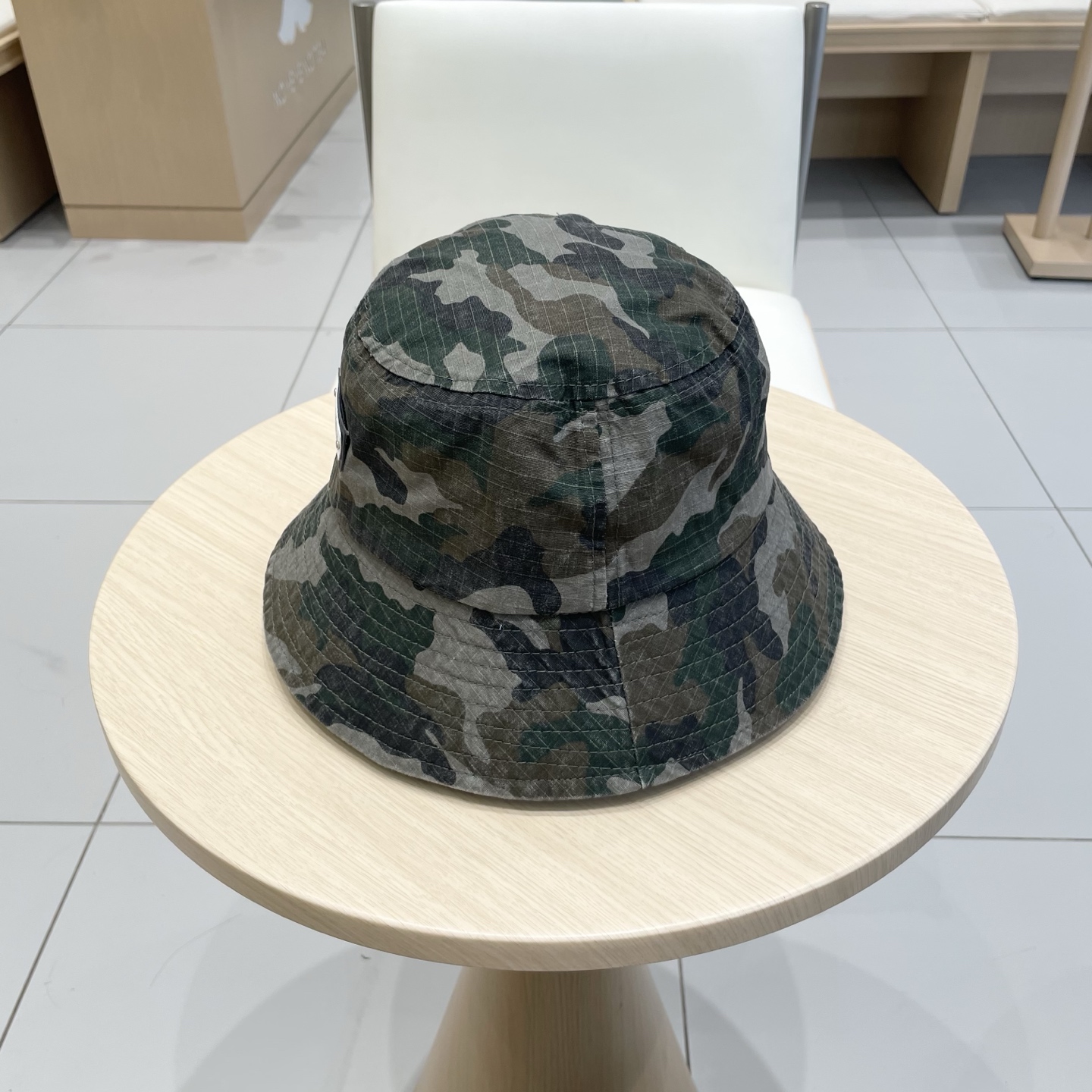  BALENCIAGA巴黎世家 爆款迷彩渔夫帽 巨遮阳心动💓