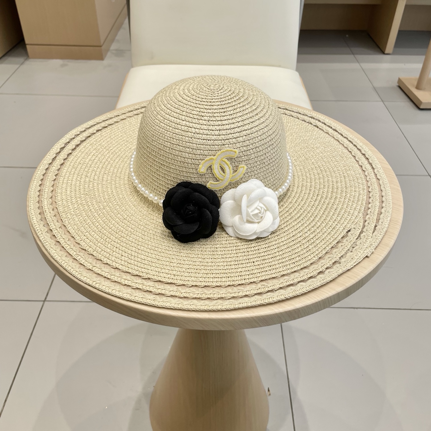 NO:225603,Chanel Chanel big-edged straw hat, haute couture, head circumference 57cm. Hat Straw Hat Fisherman's Hat Baseball Hat Knitted Hat, Hats, Chanel, Chanel, espadrilles, hats19860909Chanel香奈儿大边草帽,高级定制,头围57cm.帽子草帽渔夫帽棒球帽针织帽,帽子,chanel,chanel,espadrilles,hats,hat
