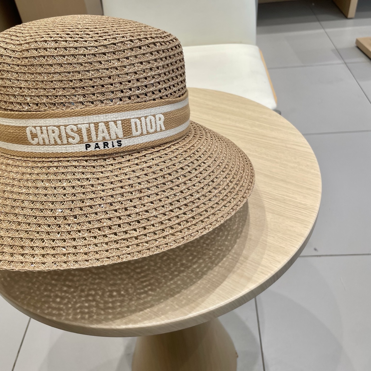  迪奥Dior D家字母草编遮阳帽大檐帽太阳帽防晒渔夫帽礼帽女士优雅时尚沙滩