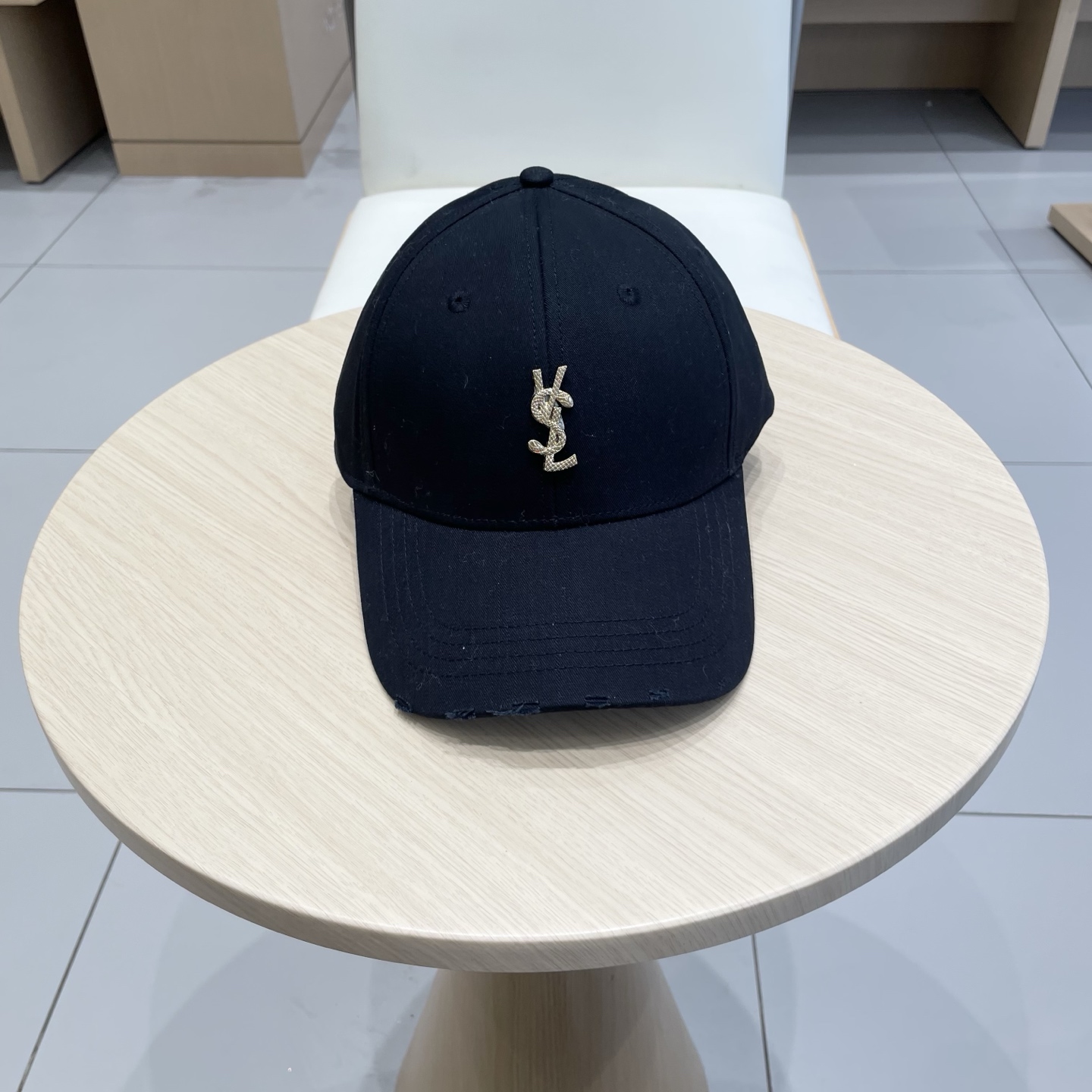 NO:357125,[YSL Saint Laurent] 2025 early spring new simple baseball cap, new style shipped, big brand models are super easy to match, buy them now!  hat straw hat fisherman hat baseball hat, hat, saint laurent, saint laurent, espadrilles, hats【YSL圣罗兰】2025早春新款简约棒球帽,新款出货,大牌款超好搭配,赶紧入手！帽子草帽渔夫帽棒球帽,帽子,saint laurent,saint laurent,espadrilles,hats,hat