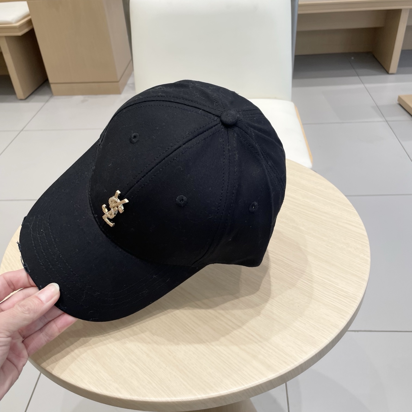 【YSL圣罗兰】早春新款简约棒球帽，新款出货，大牌款超好搭配，赶紧入手！