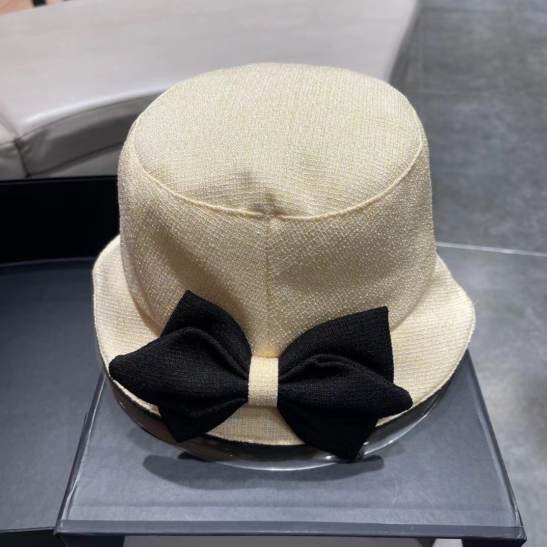 【PRADA普拉达】2024秋冬新款格纹三角标渔夫帽，出街超好搭配，赶紧入手！