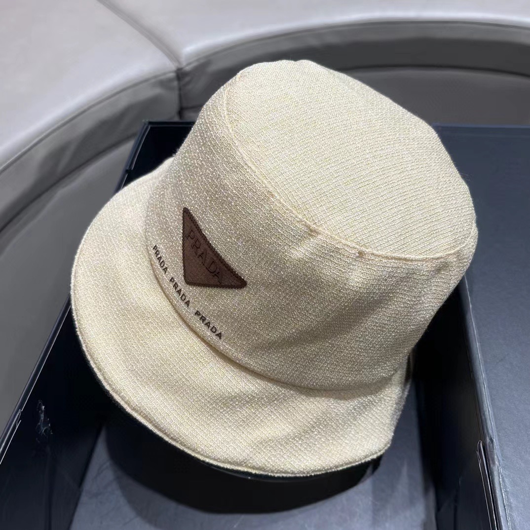 【PRADA普拉达】2024秋冬新款格纹三角标渔夫帽，出街超好搭配，赶紧入手！