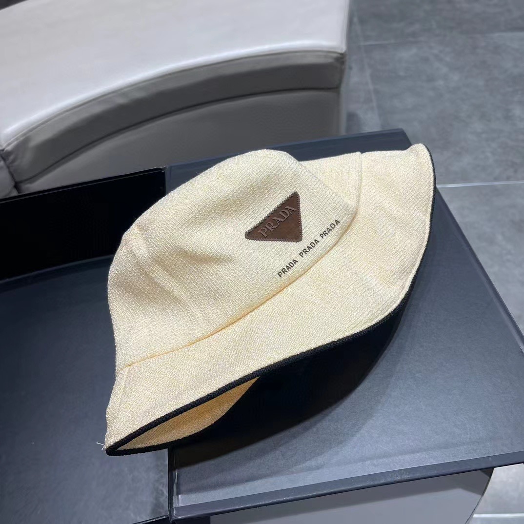 【PRADA普拉达】2024秋冬新款格纹三角标渔夫帽，出街超好搭配，赶紧入手！