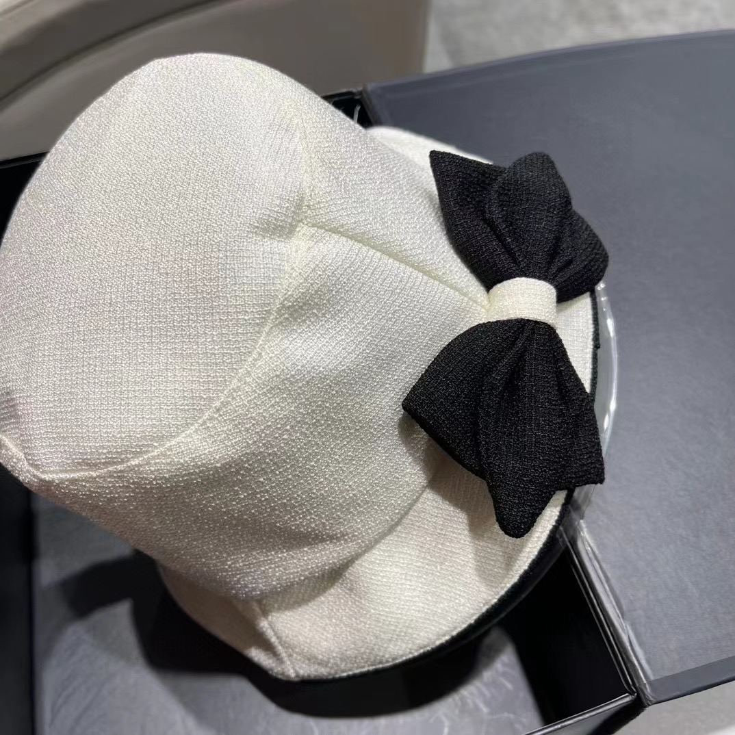 【PRADA普拉达】2024秋冬新款格纹三角标渔夫帽，出街超好搭配，赶紧入手！