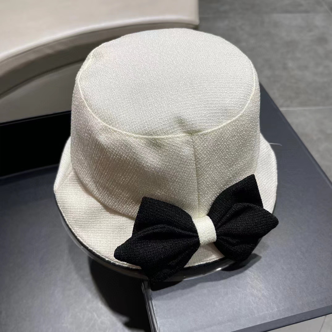 【PRADA普拉达】2024秋冬新款格纹三角标渔夫帽，出街超好搭配，赶紧入手！