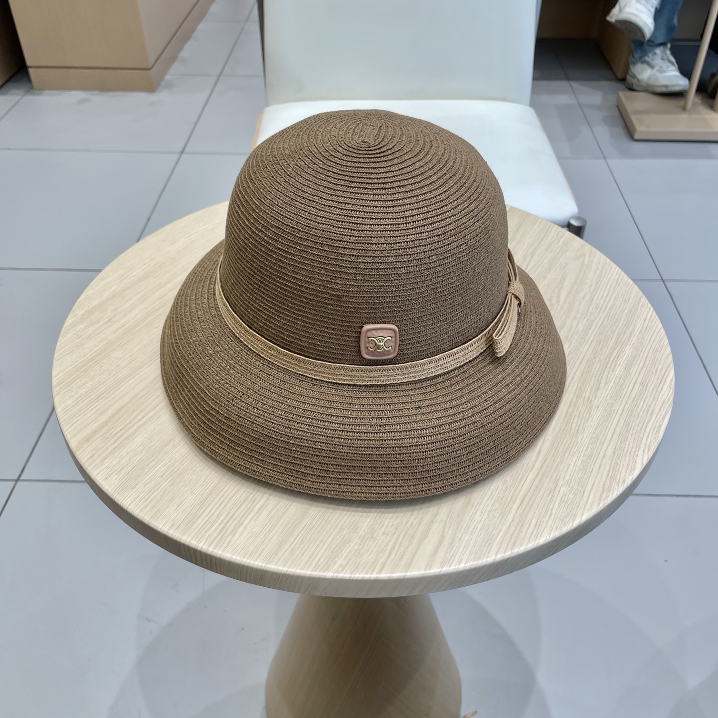 NO:225681,Celine Celine Hepburn style bow straw hat ladies summer trip beach sun protection hat versatile elegant fisherman hat hat straw hat fisherman hat baseball hat knit hat, hat, celine, espadrilles, hats19860909塞琳celine赫本风蝴蝶结草帽女士夏季出游海边沙滩遮阳防晒帽百搭优雅渔夫帽帽子草帽渔夫帽棒球帽针织帽,帽子,celine,espadrilles,hats,hat