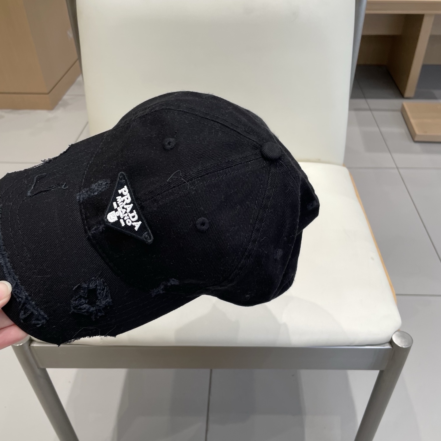 普拉达 PRADA 新品经典棒球帽 代购版本！时尚潮流，高端做工！非一般的品质，细节看实拍哦