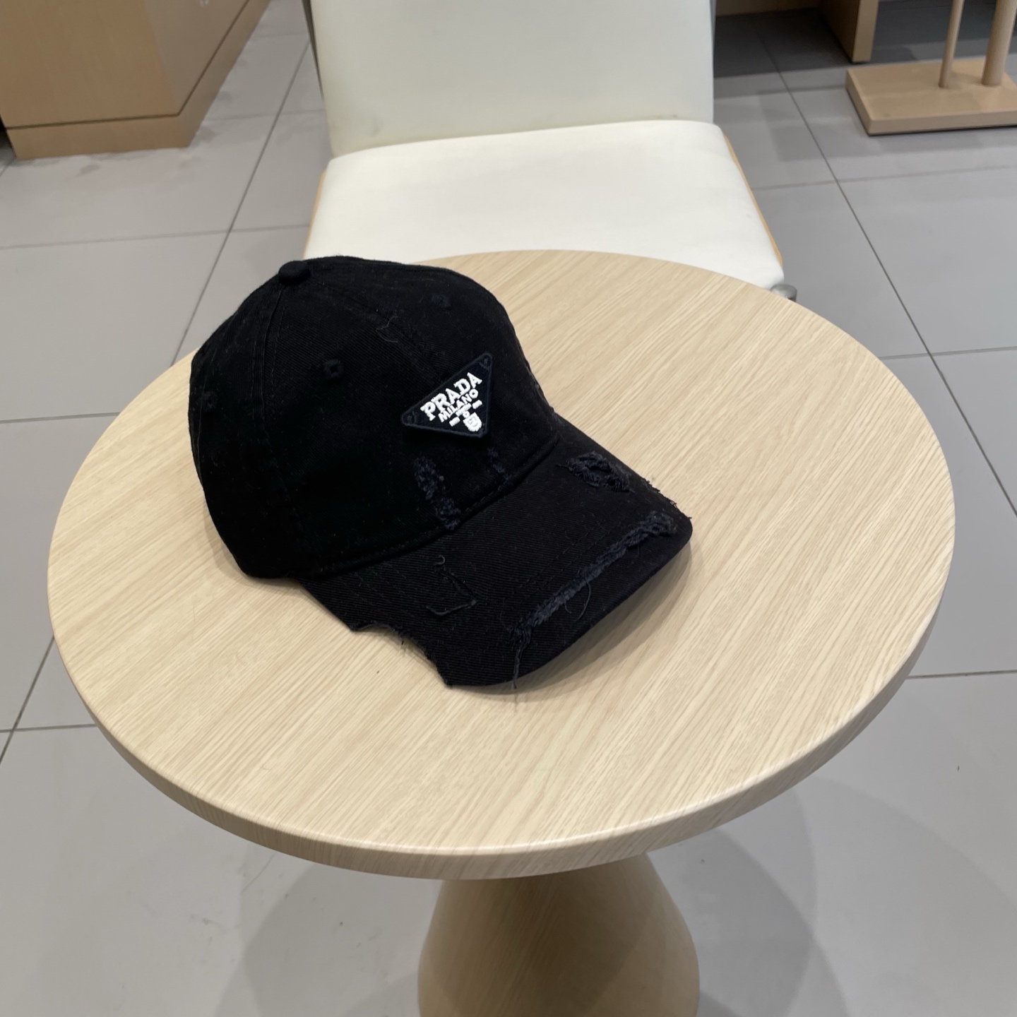 普拉达 PRADA 新品经典棒球帽 代购版本！时尚潮流，高端做工！非一般的品质，细节看实拍哦