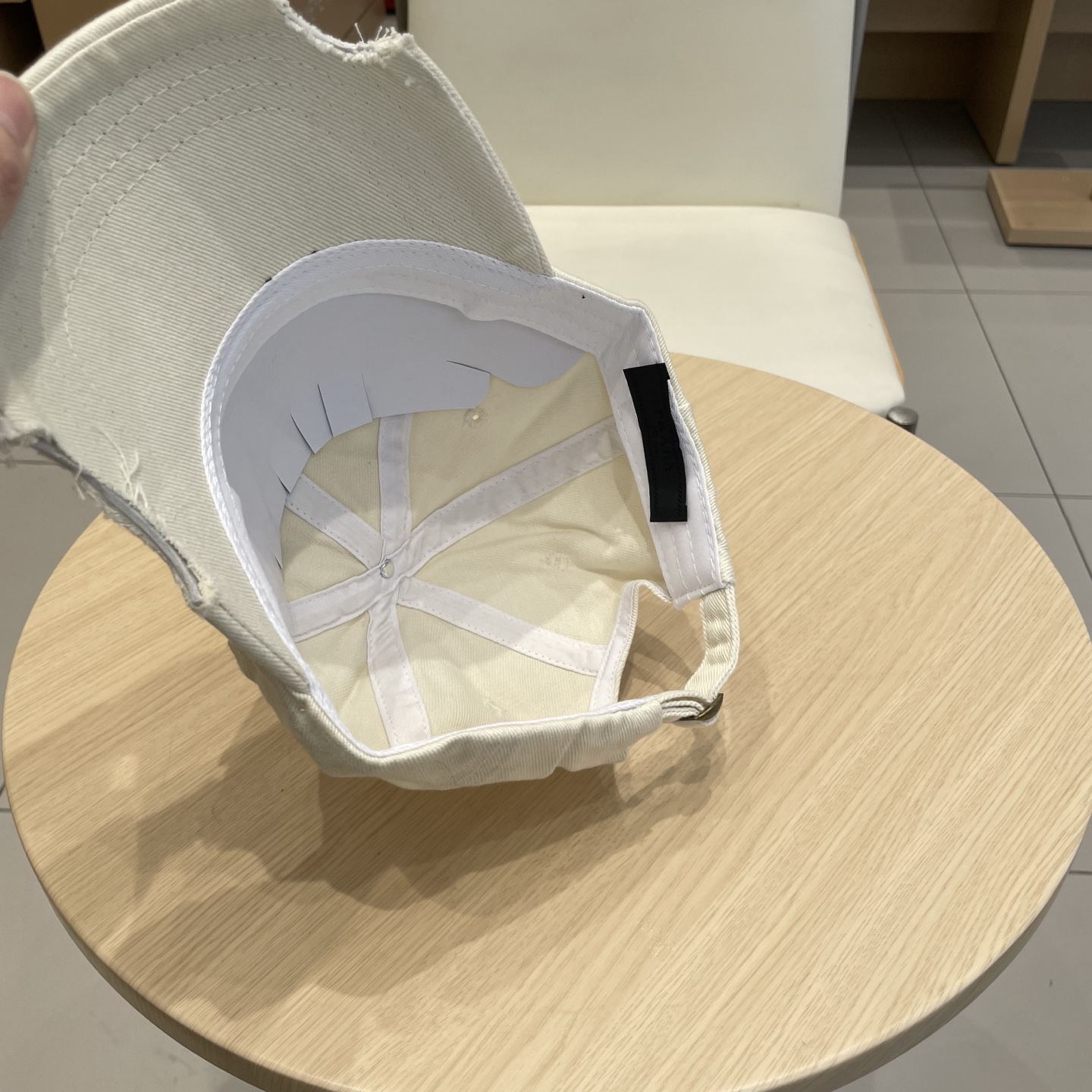 普拉达 PRADA 新品经典棒球帽 代购版本！时尚潮流，高端做工！非一般的品质，细节看实拍哦