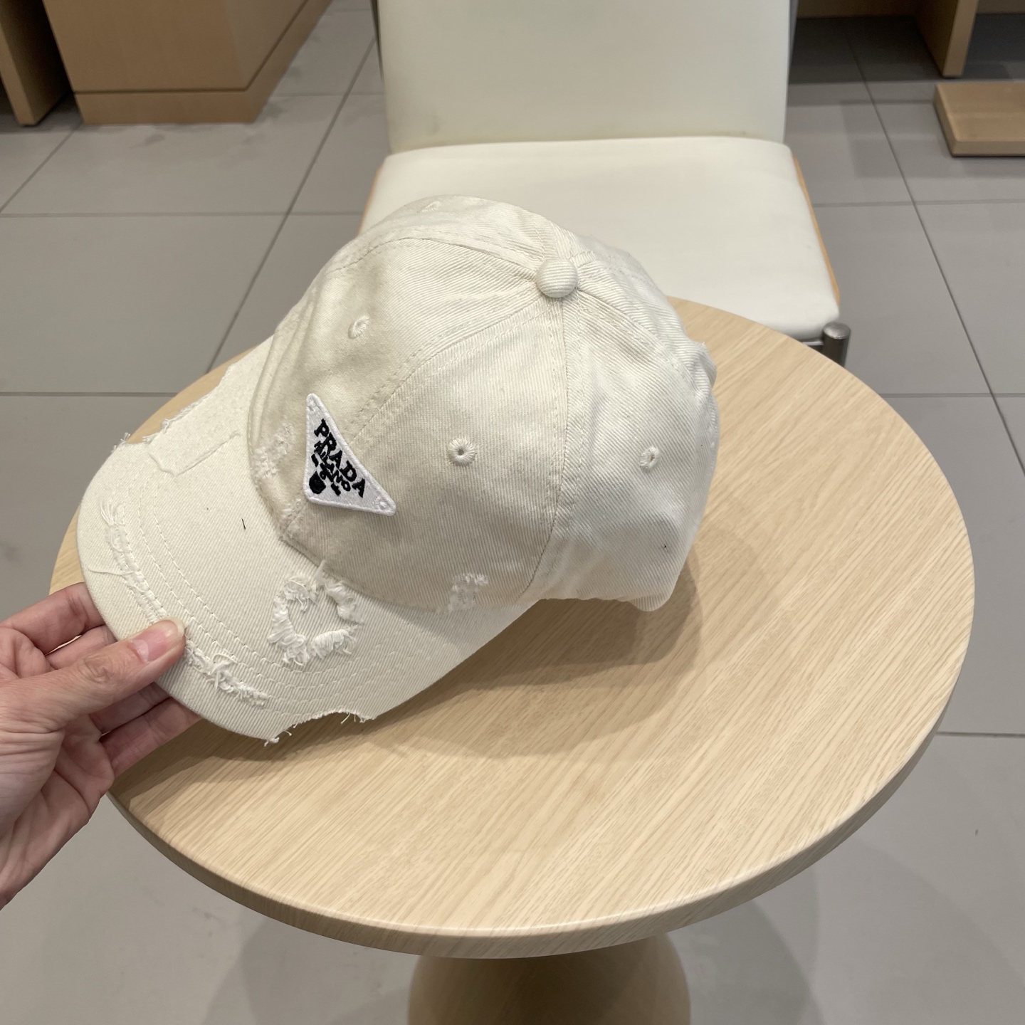 普拉达 PRADA 新品经典棒球帽 代购版本！时尚潮流，高端做工！非一般的品质，细节看实拍哦