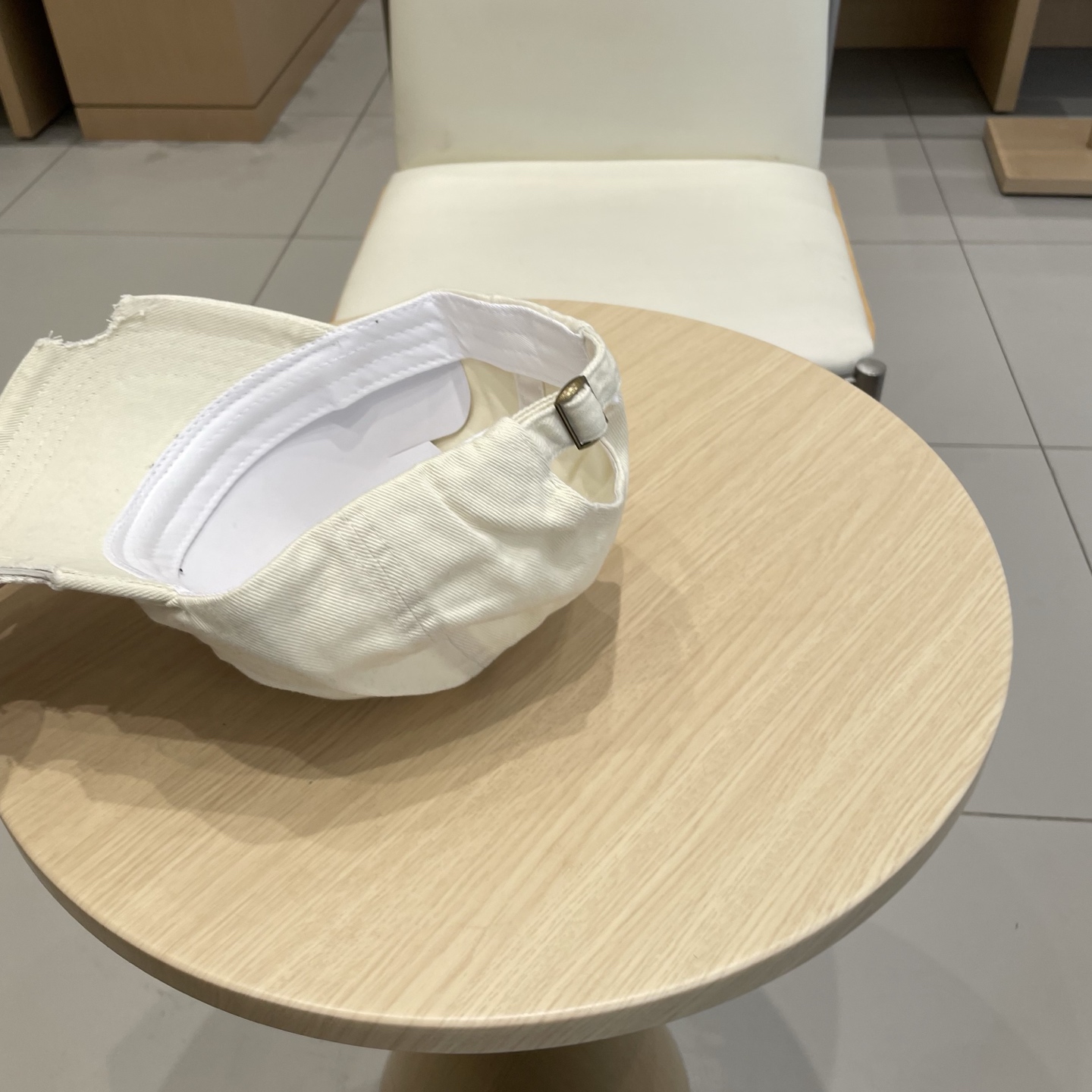 普拉达 PRADA 新品经典棒球帽 代购版本！时尚潮流，高端做工！非一般的品质，细节看实拍哦