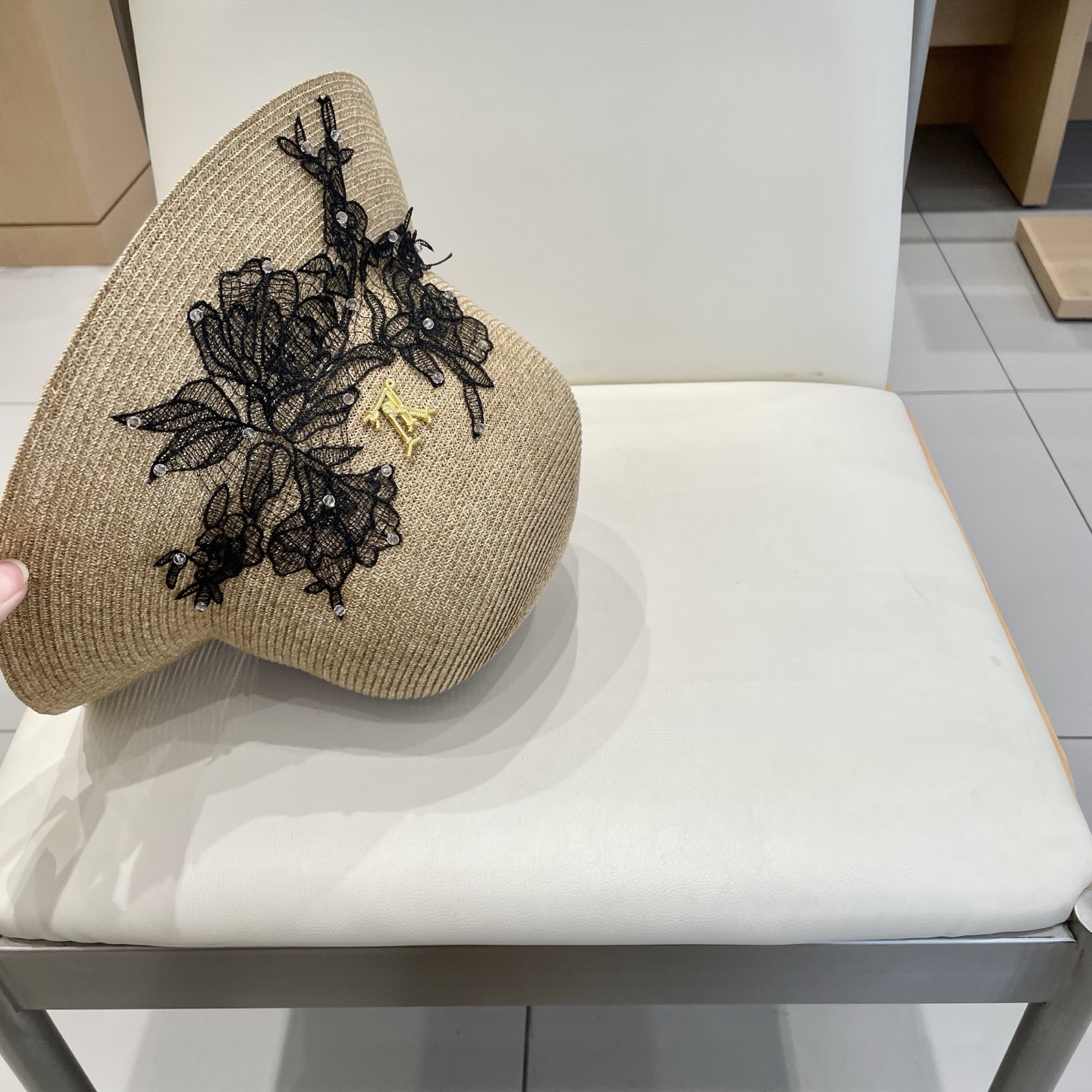 🧢路易威登棒球帽 LouisVuitton😍草帽优雅蕾丝花朵夏季出游草帽女海边度假法式大帽檐沙滩帽遮阳