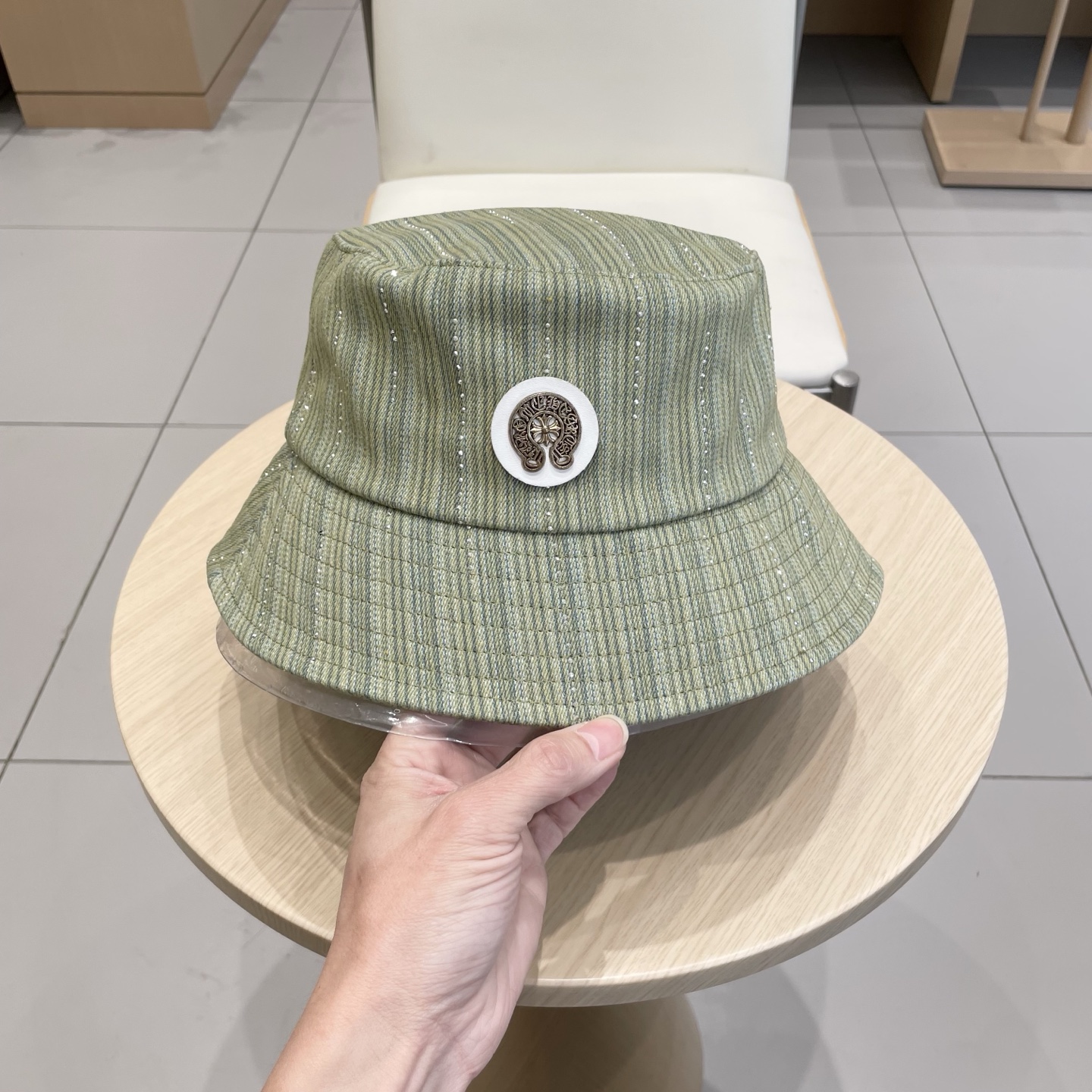 克罗心🆕春渔夫球帽，个性时尚款
经典十字架标志，休闲带点酷酷的感觉，中性款
男女同款！多种色系，超好搭！