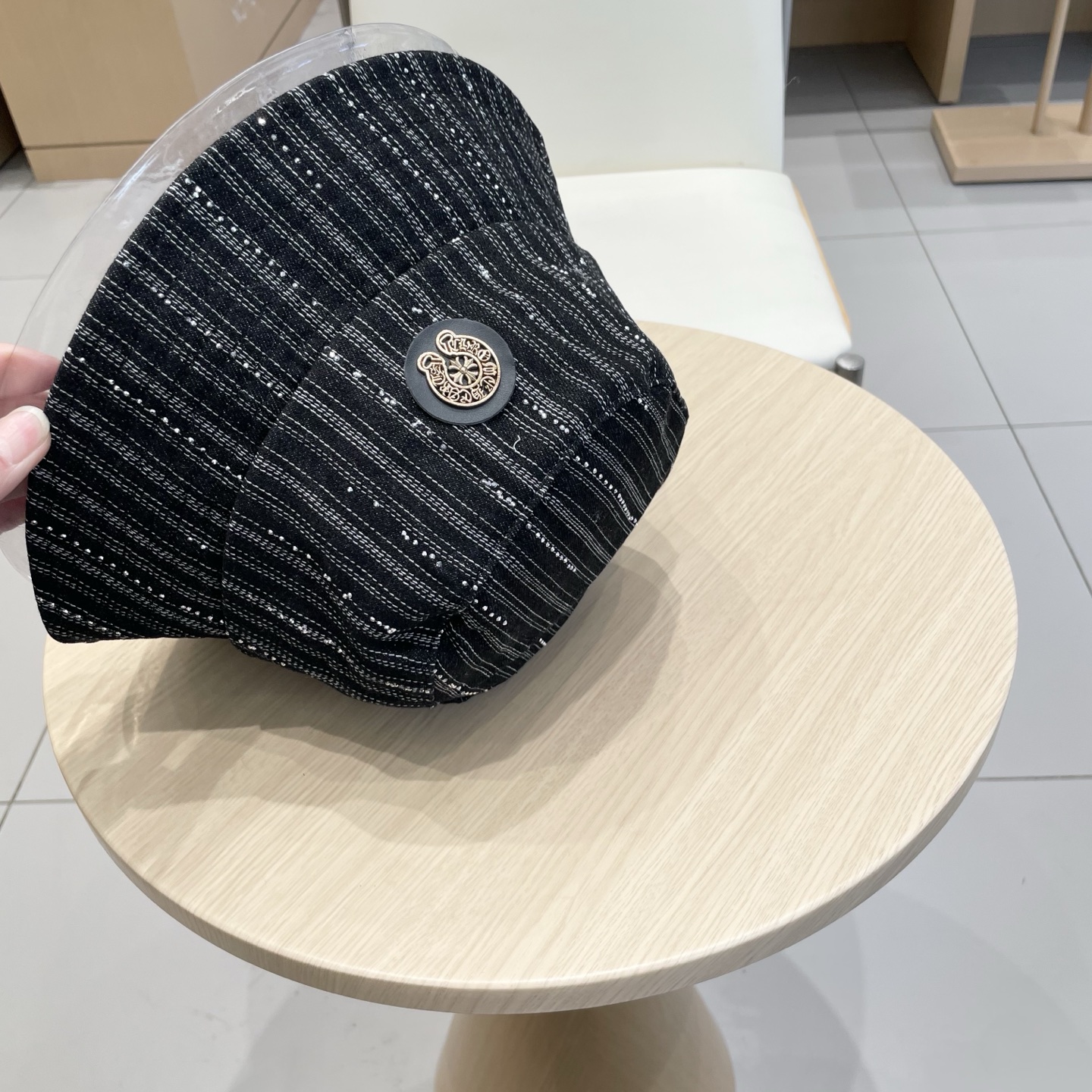 克罗心🆕春渔夫球帽，个性时尚款
经典十字架标志，休闲带点酷酷的感觉，中性款
男女同款！多种色系，超好搭！