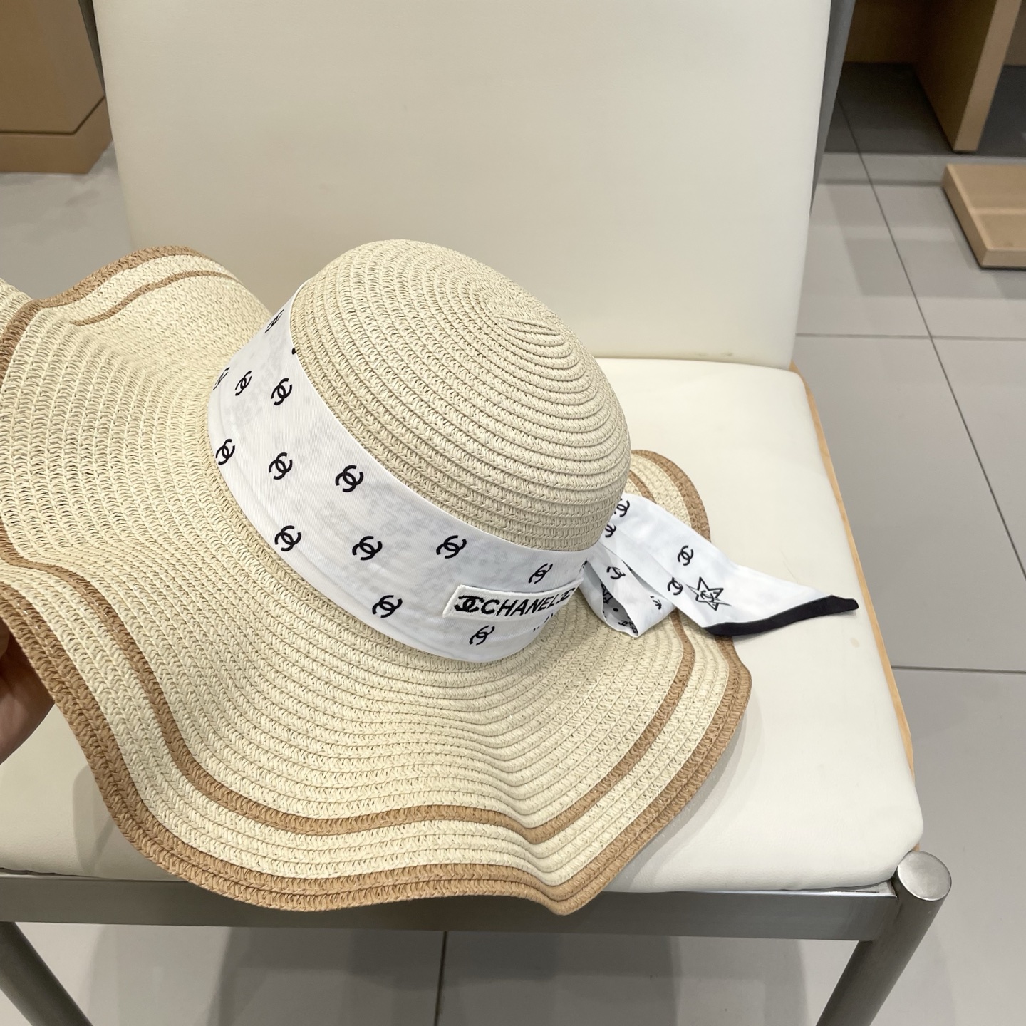  Chanel香奈儿丝带草帽，波浪边遮阳帽，头围57cm