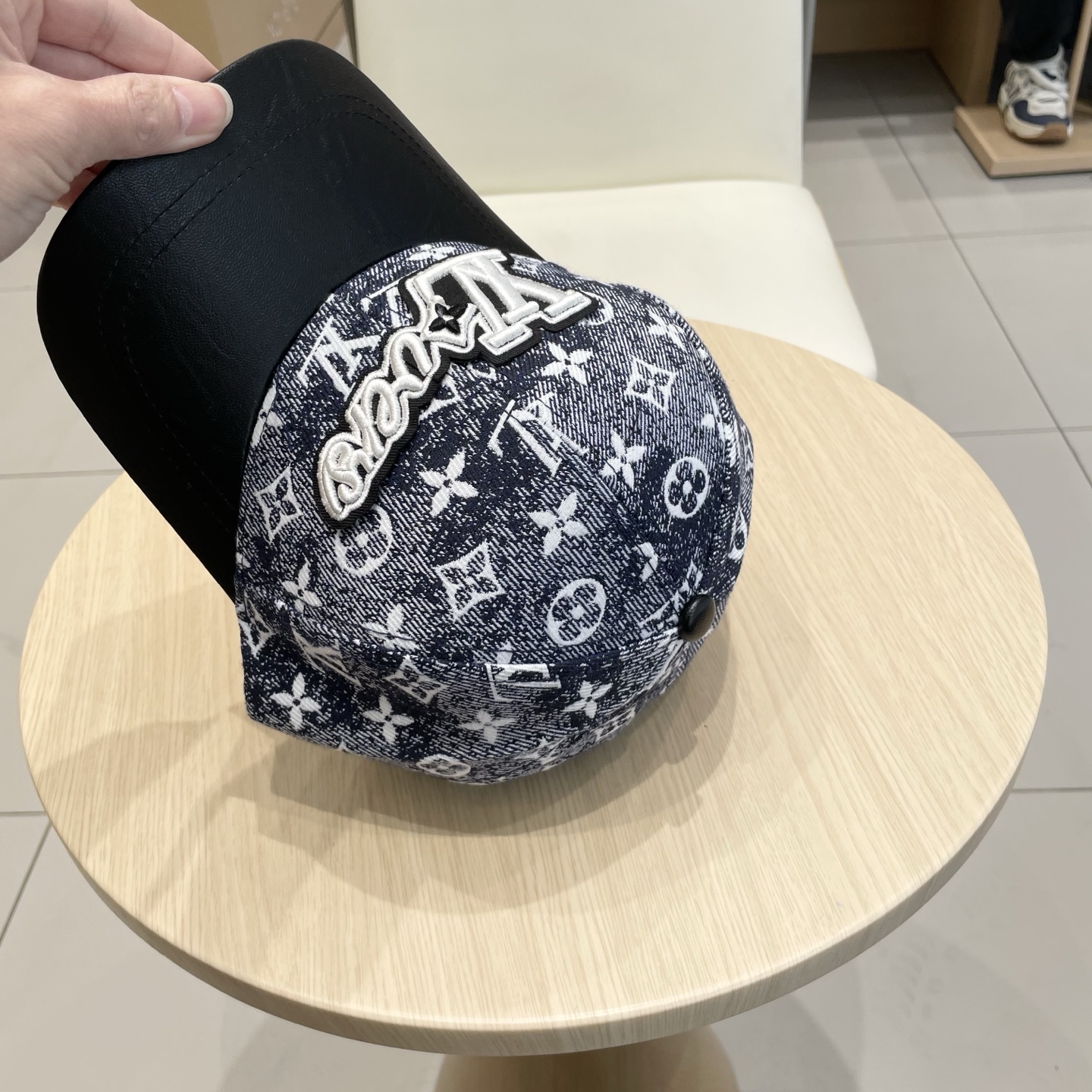  🧢路易威登棒球帽 LouisVuitton😍新款LV棒球帽，重工打造♥️高端大气，百搭款🤗男女通用！跑