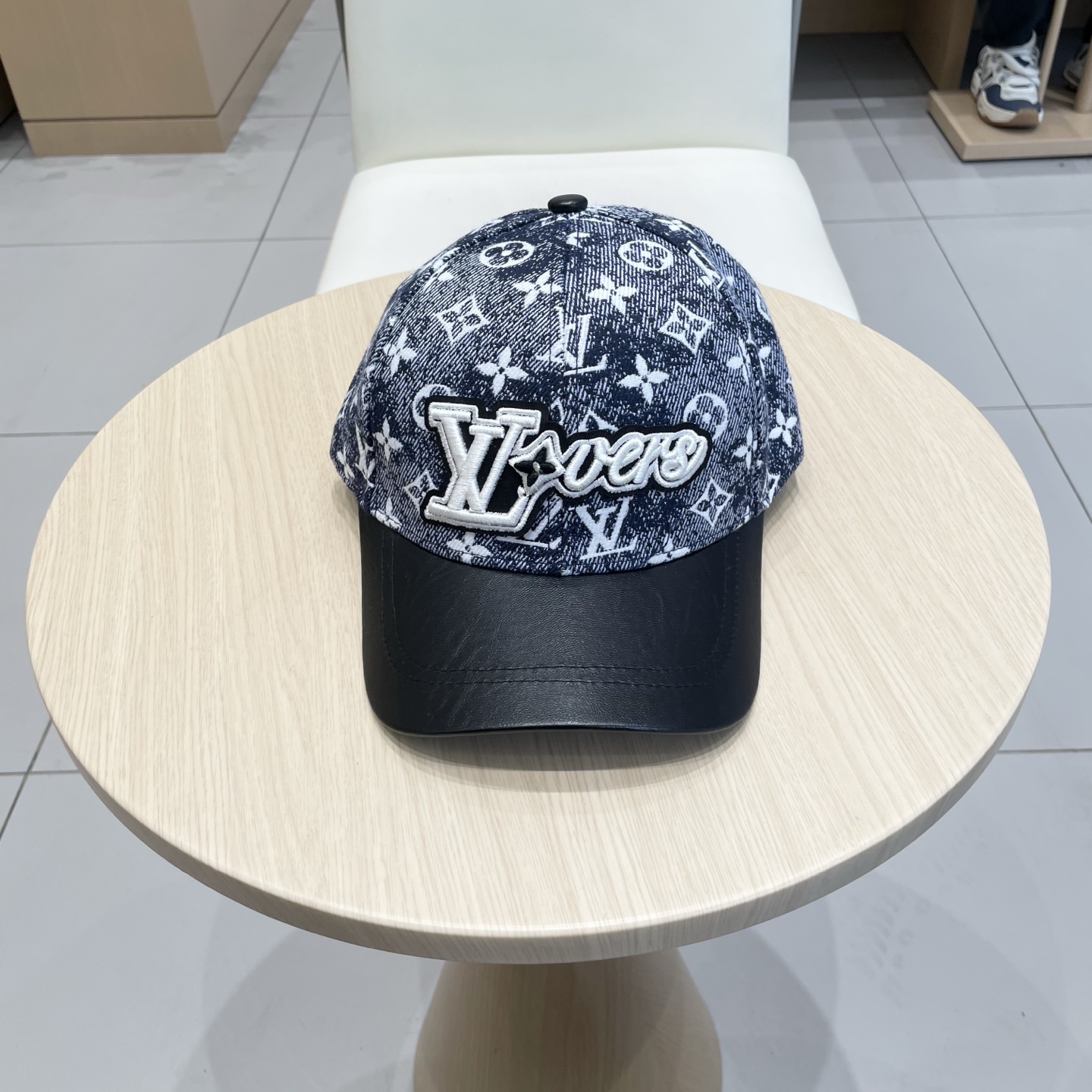  🧢路易威登棒球帽 LouisVuitton😍新款LV棒球帽，重工打造♥️高端大气，百搭款🤗男女通用！跑