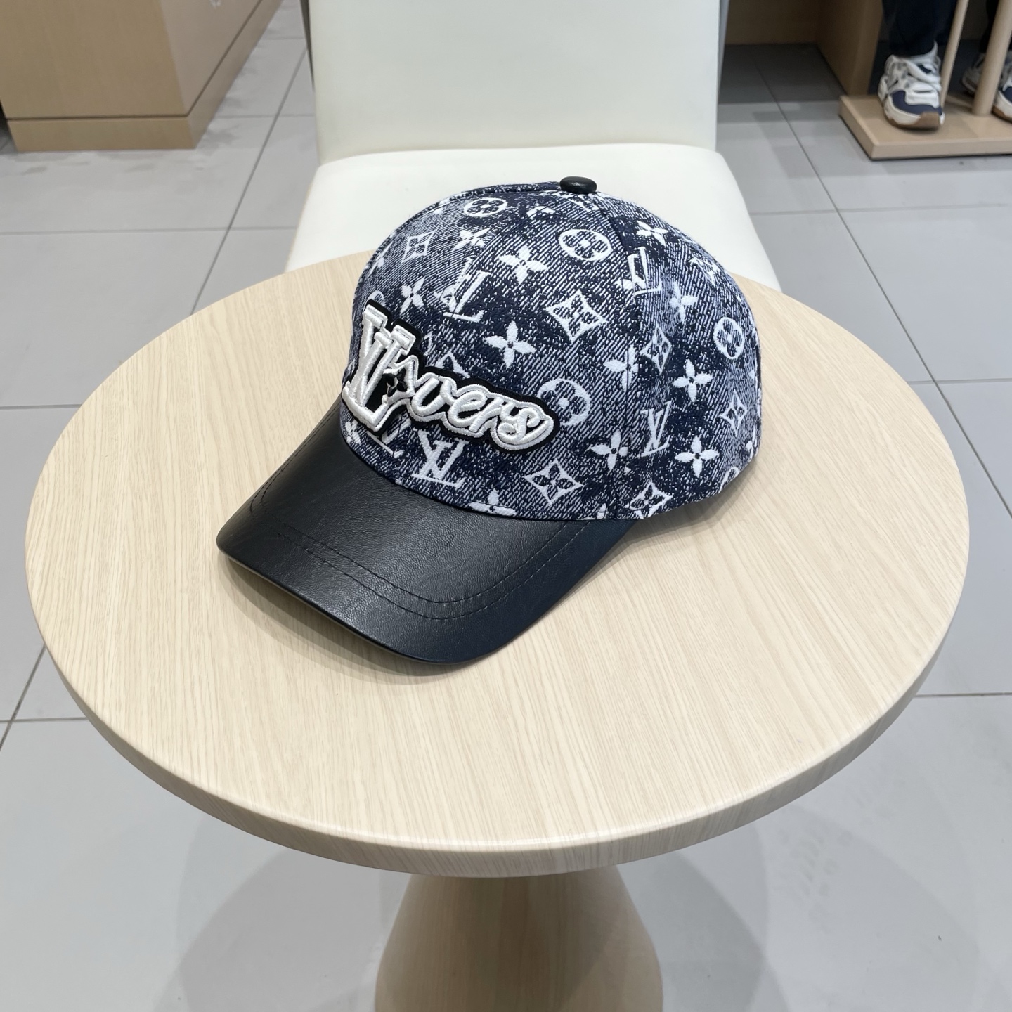  🧢路易威登棒球帽 LouisVuitton😍新款LV棒球帽，重工打造♥️高端大气，百搭款🤗男女通用！跑