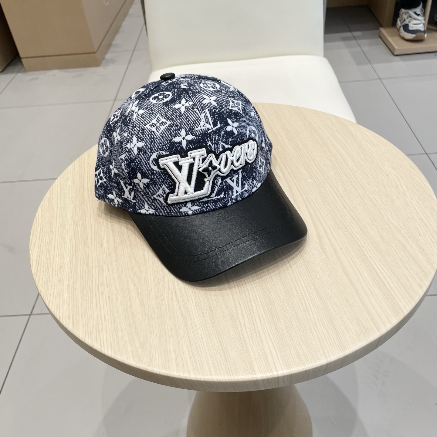  🧢路易威登棒球帽 LouisVuitton😍新款LV棒球帽，重工打造♥️高端大气，百搭款🤗男女通用！跑
