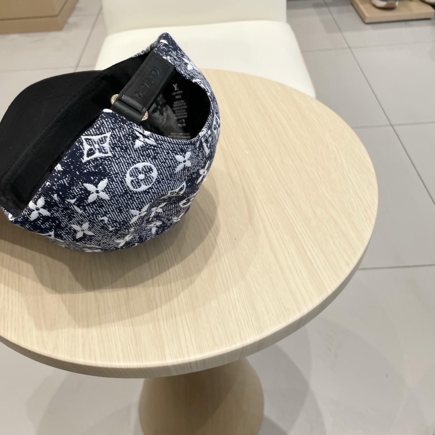  🧢路易威登棒球帽 LouisVuitton😍新款LV棒球帽，重工打造♥️高端大气，百搭款🤗男女通用！跑