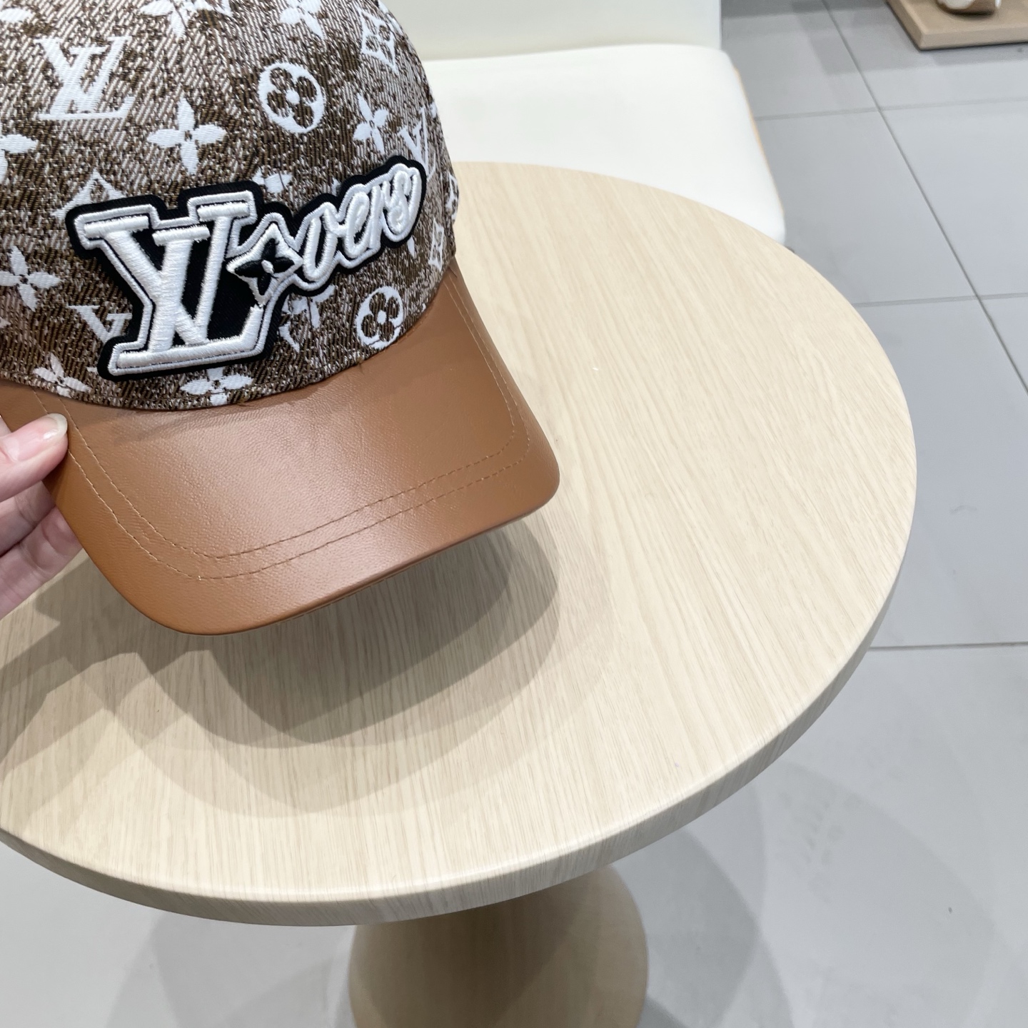  🧢路易威登棒球帽 LouisVuitton😍新款LV棒球帽，重工打造♥️高端大气，百搭款🤗男女通用！跑