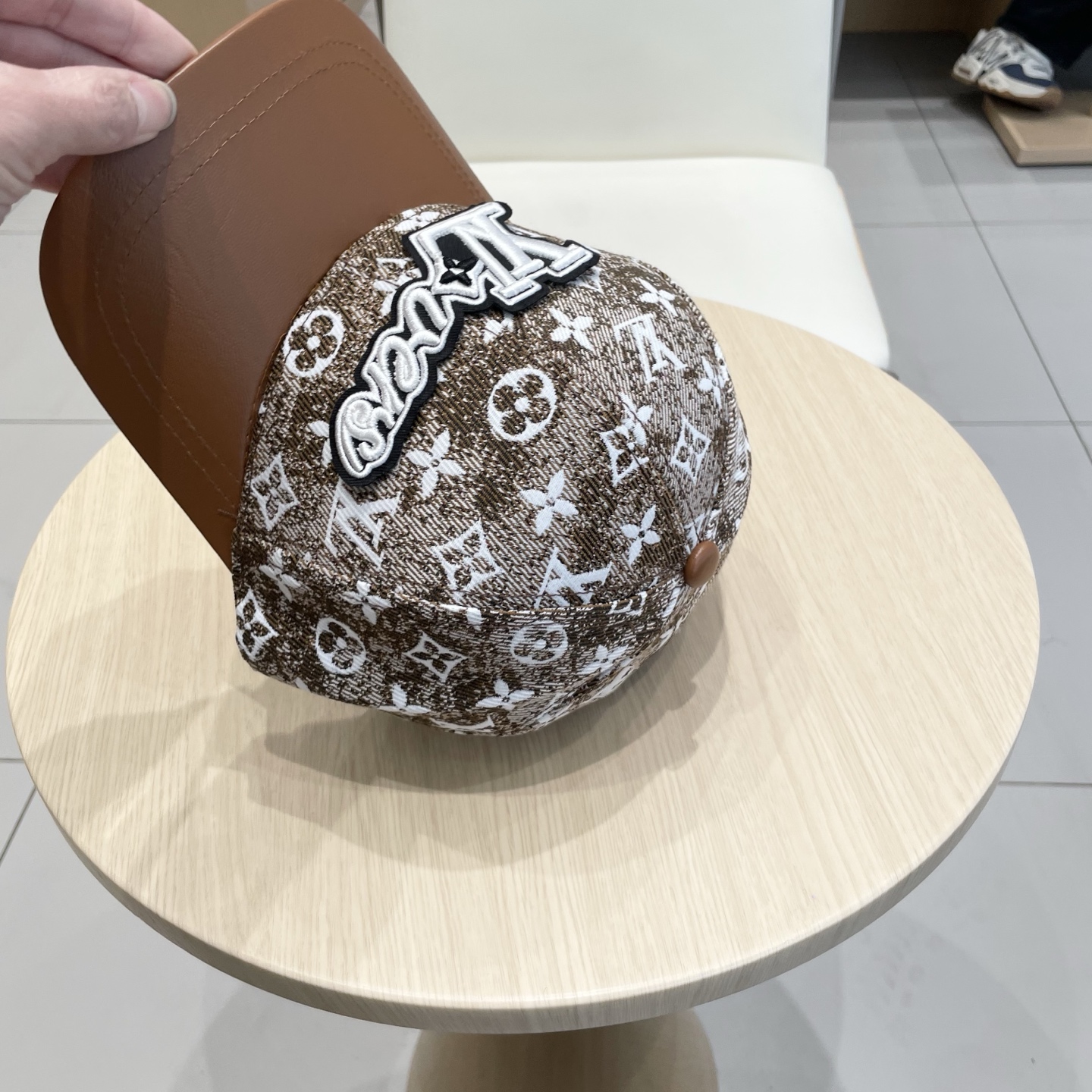  🧢路易威登棒球帽 LouisVuitton😍新款LV棒球帽，重工打造♥️高端大气，百搭款🤗男女通用！跑