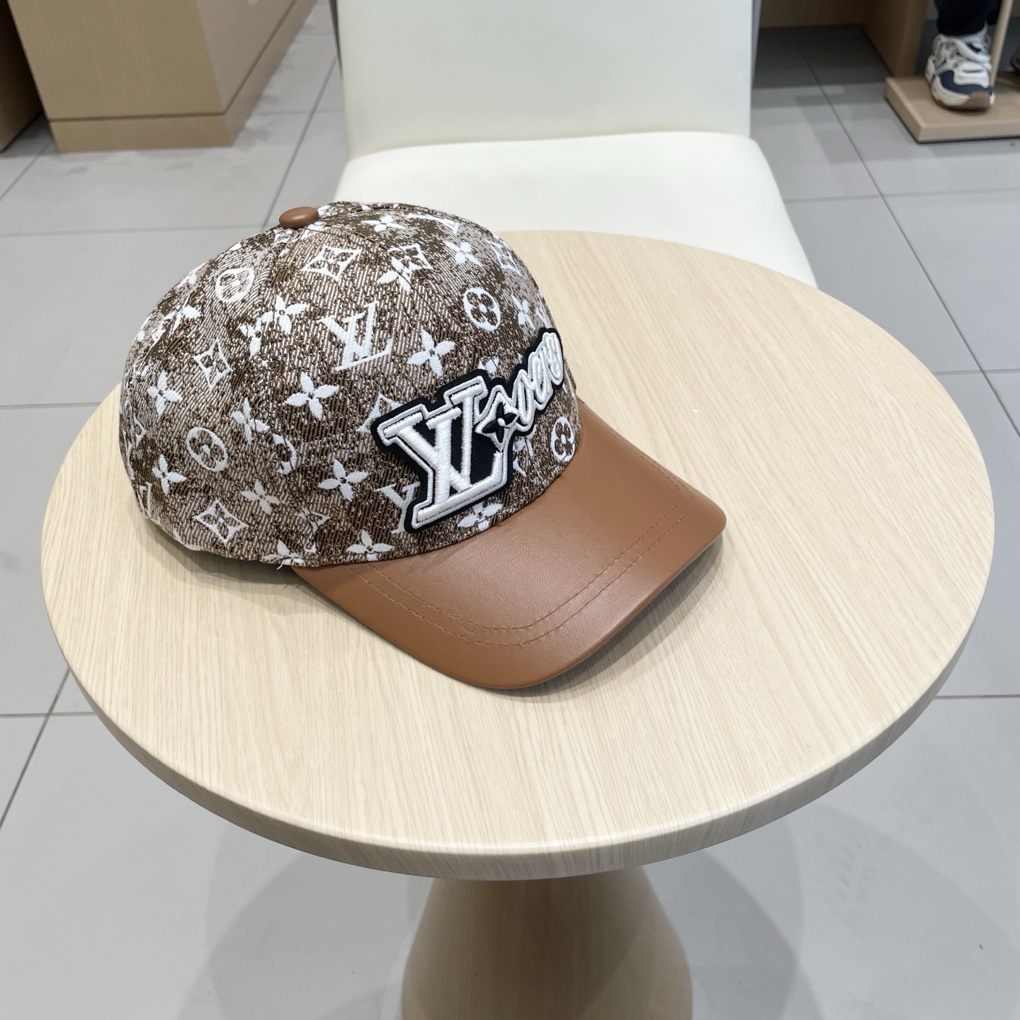  🧢路易威登棒球帽 LouisVuitton😍新款LV棒球帽，重工打造♥️高端大气，百搭款🤗男女通用！跑