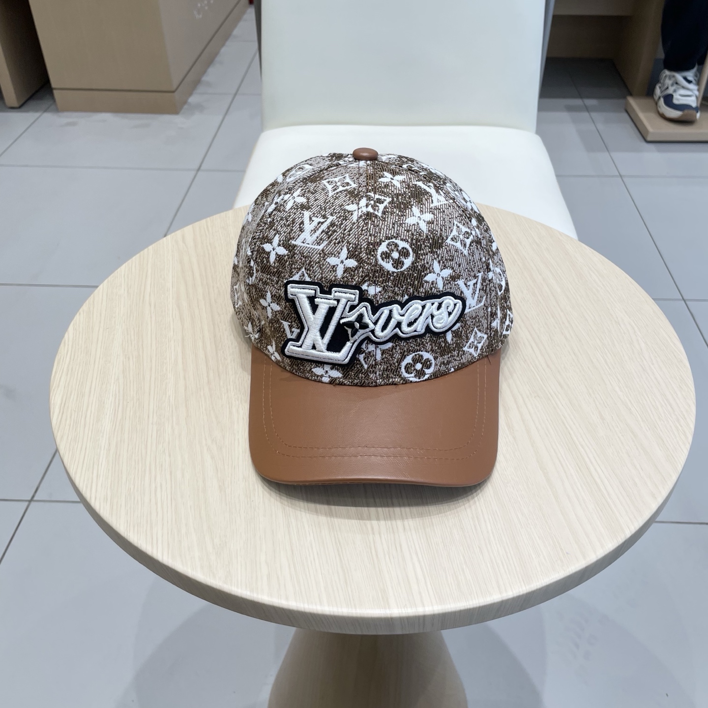  🧢路易威登棒球帽 LouisVuitton😍新款LV棒球帽，重工打造♥️高端大气，百搭款🤗男女通用！跑