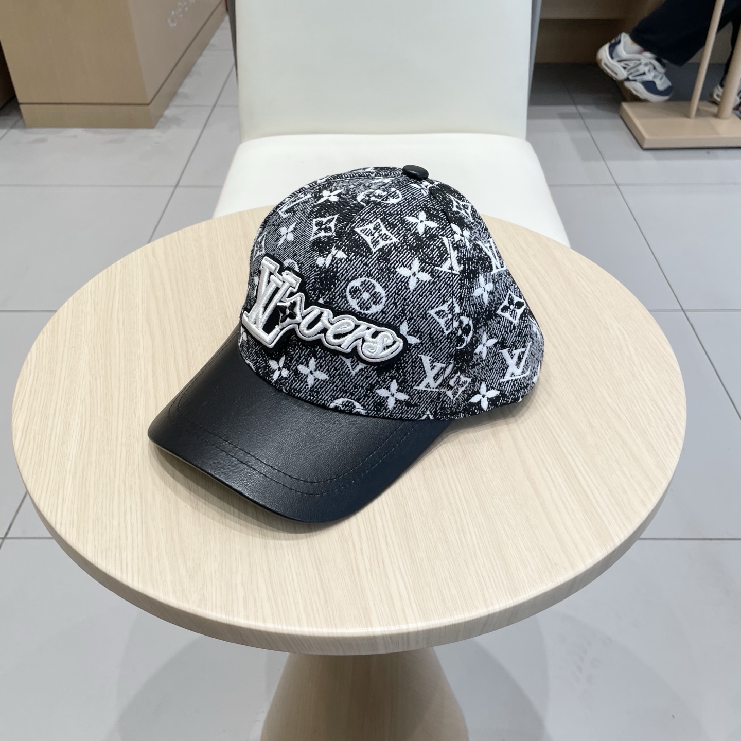  🧢路易威登棒球帽 LouisVuitton😍新款LV棒球帽，重工打造♥️高端大气，百搭款🤗男女通用！跑