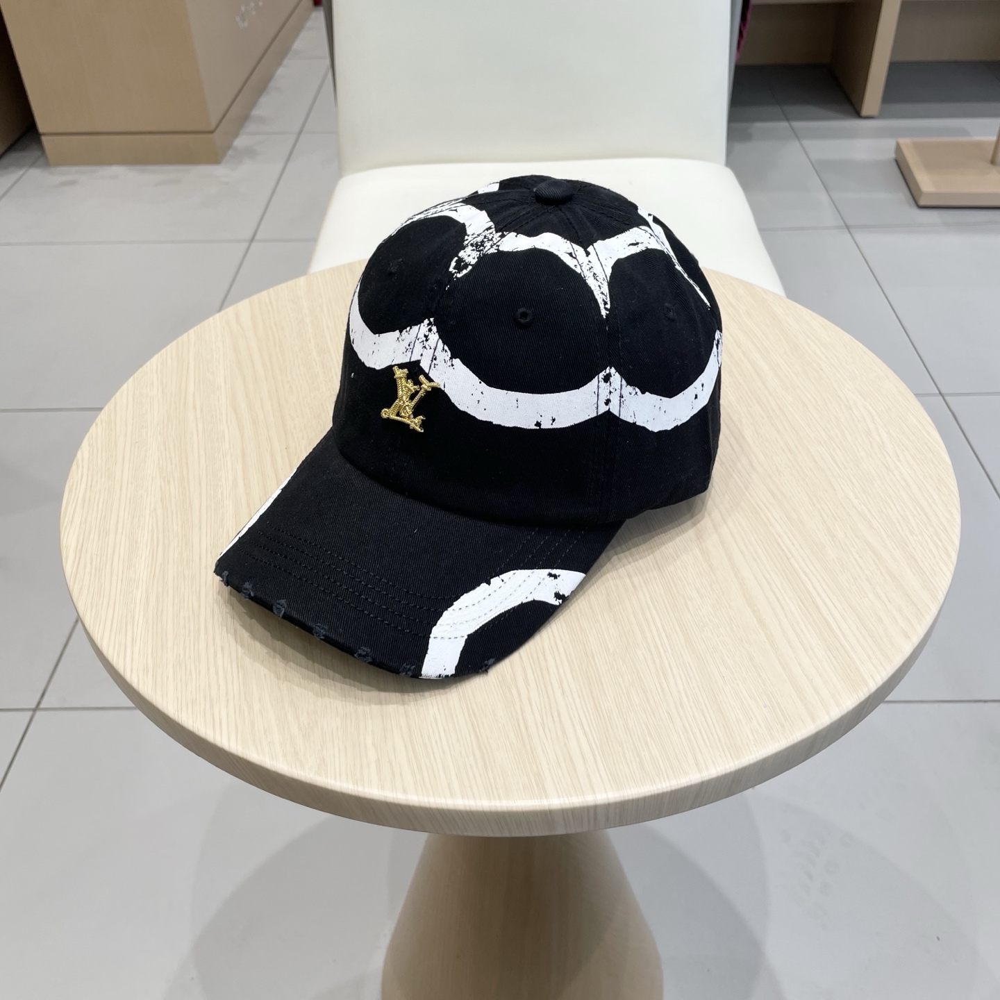  🧢路易威登棒球帽 LouisVuitton😍新款LV棒球帽，重工打造♥️高端大气，百搭款🤗男女通用！跑