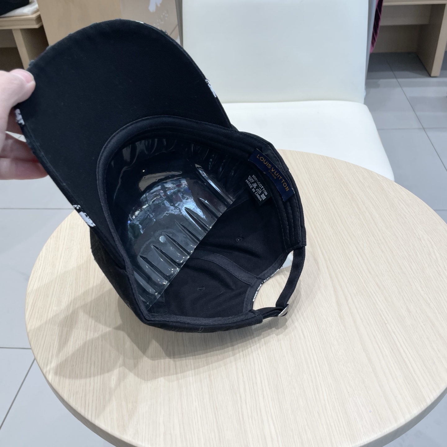  🧢路易威登棒球帽 LouisVuitton😍新款LV棒球帽，重工打造♥️高端大气，百搭款🤗男女通用！跑