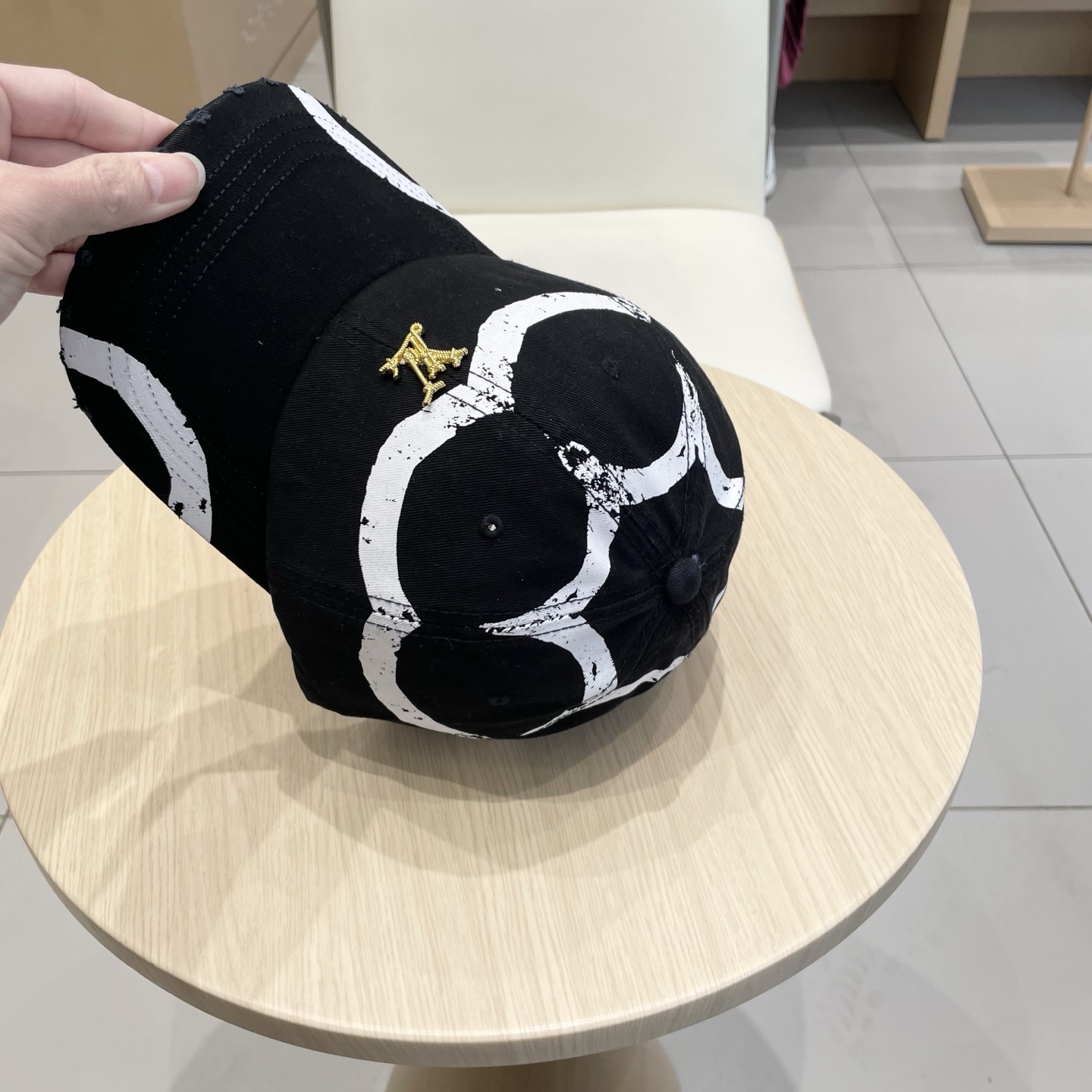  🧢路易威登棒球帽 LouisVuitton😍新款LV棒球帽，重工打造♥️高端大气，百搭款🤗男女通用！跑