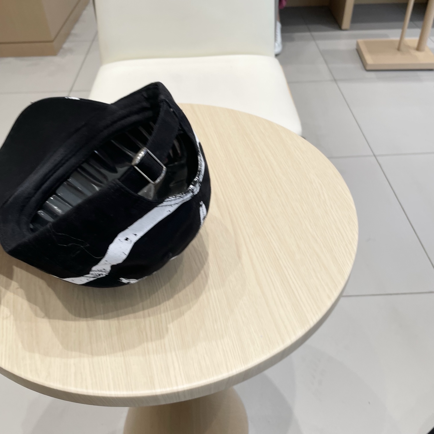  🧢路易威登棒球帽 LouisVuitton😍新款LV棒球帽，重工打造♥️高端大气，百搭款🤗男女通用！跑