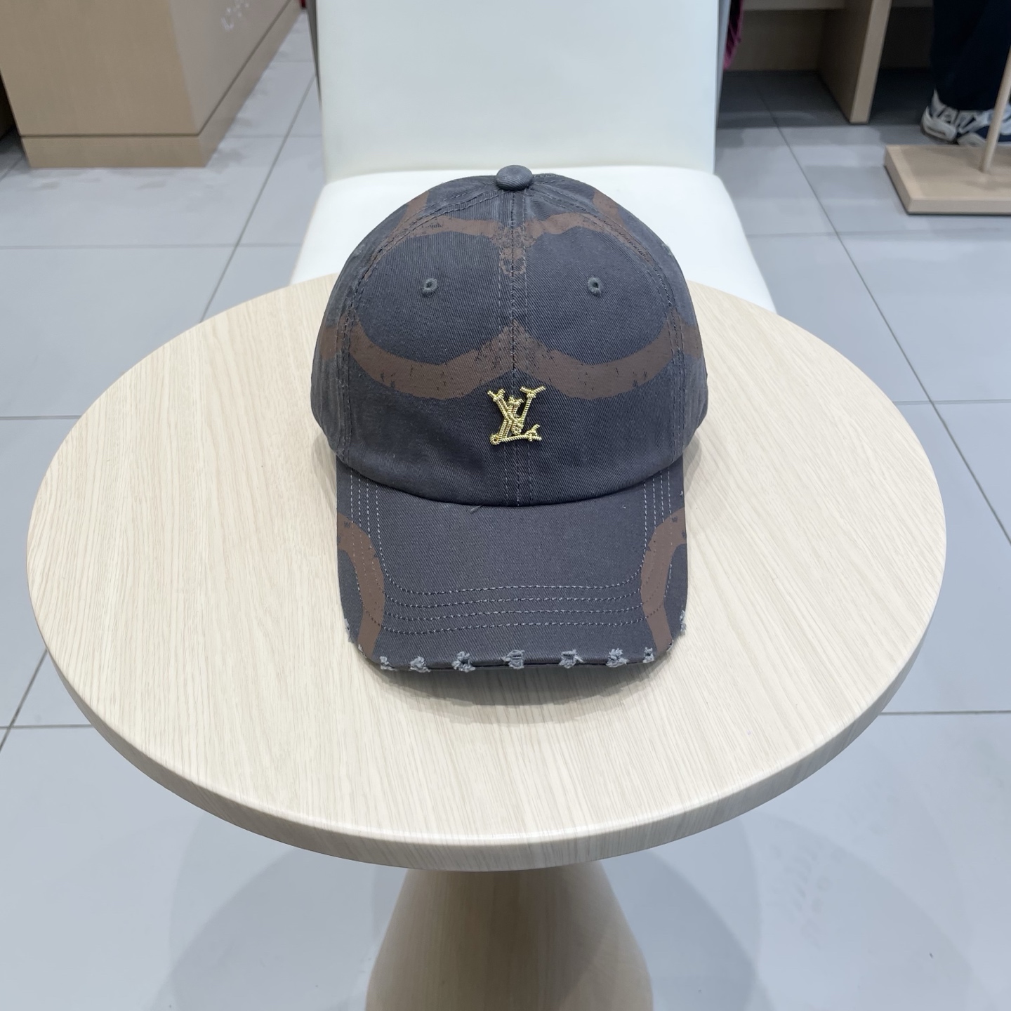  🧢路易威登棒球帽 LouisVuitton😍新款LV棒球帽，重工打造♥️高端大气，百搭款🤗男女通用！跑