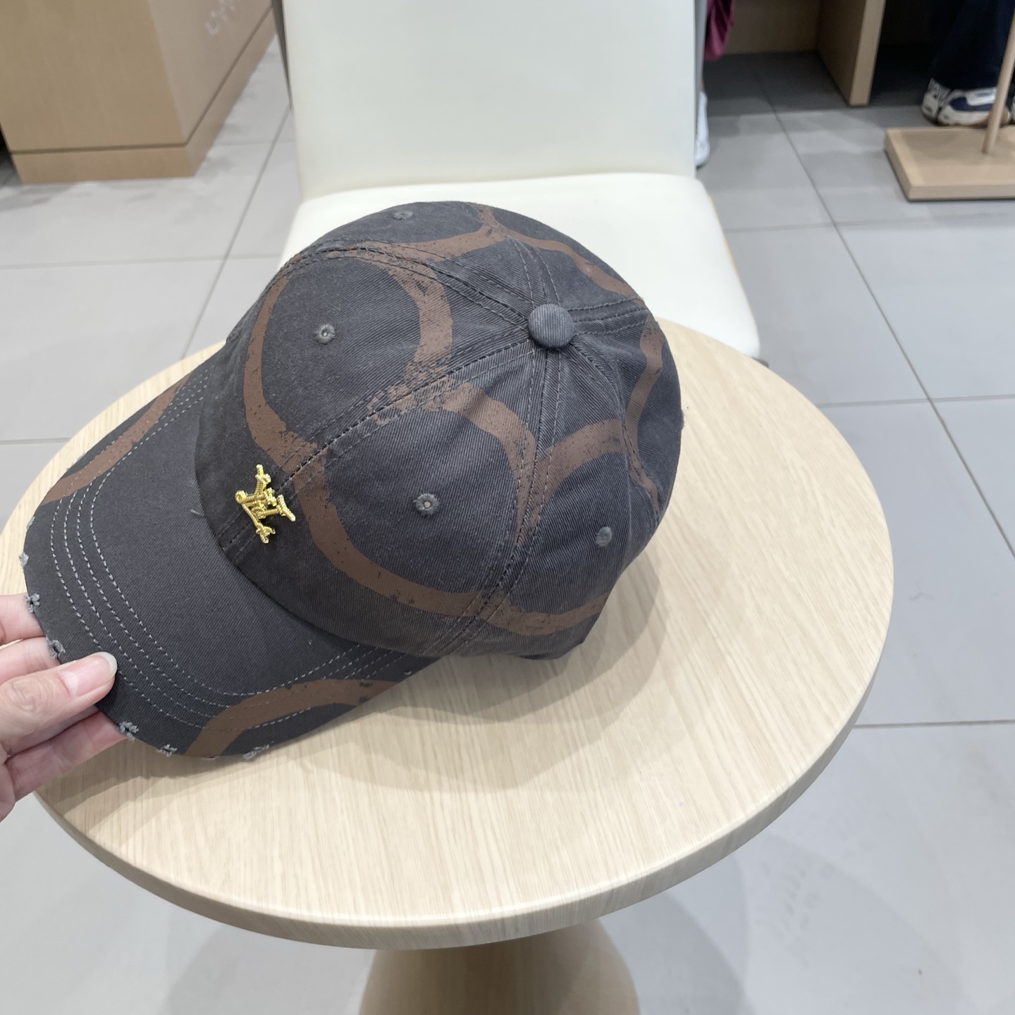  🧢路易威登棒球帽 LouisVuitton😍新款LV棒球帽，重工打造♥️高端大气，百搭款🤗男女通用！跑