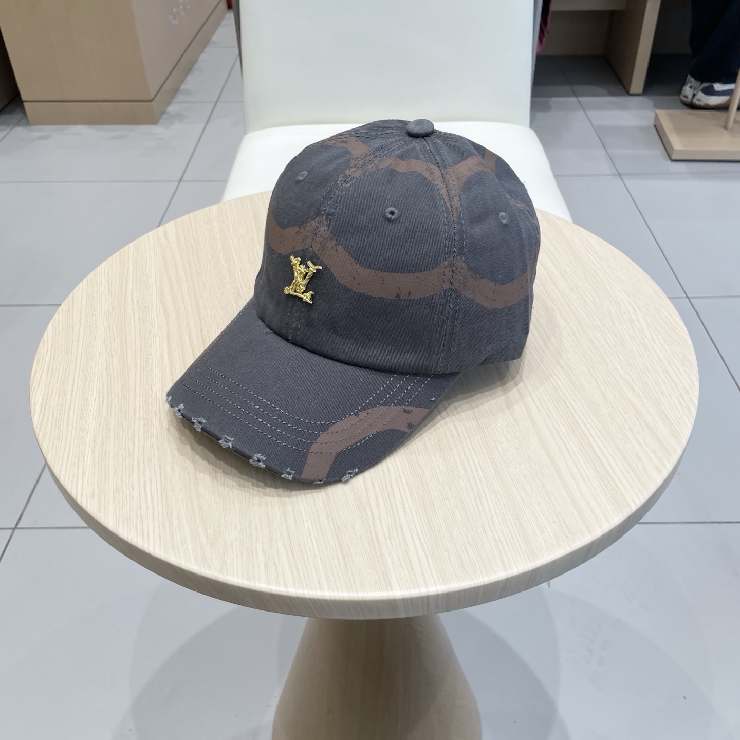  🧢路易威登棒球帽 LouisVuitton😍新款LV棒球帽，重工打造♥️高端大气，百搭款🤗男女通用！跑