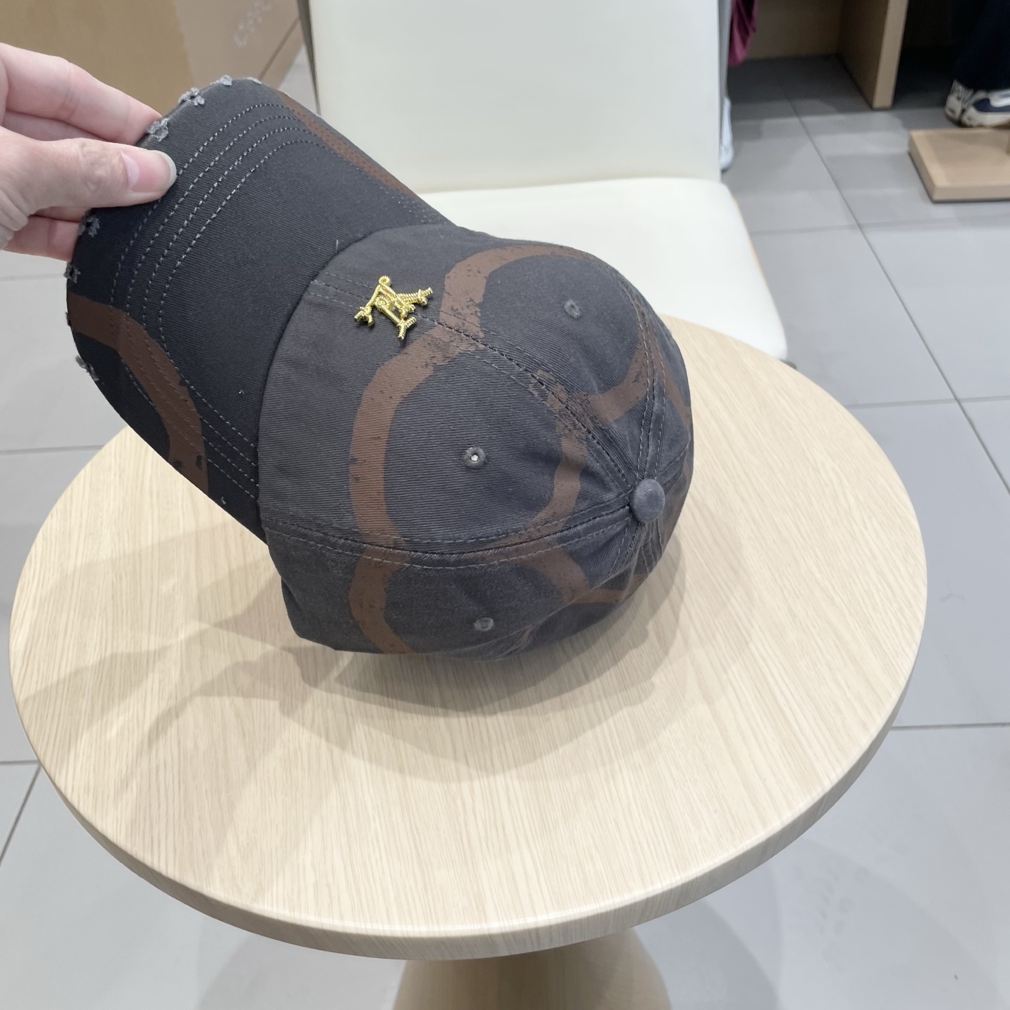  🧢路易威登棒球帽 LouisVuitton😍新款LV棒球帽，重工打造♥️高端大气，百搭款🤗男女通用！跑