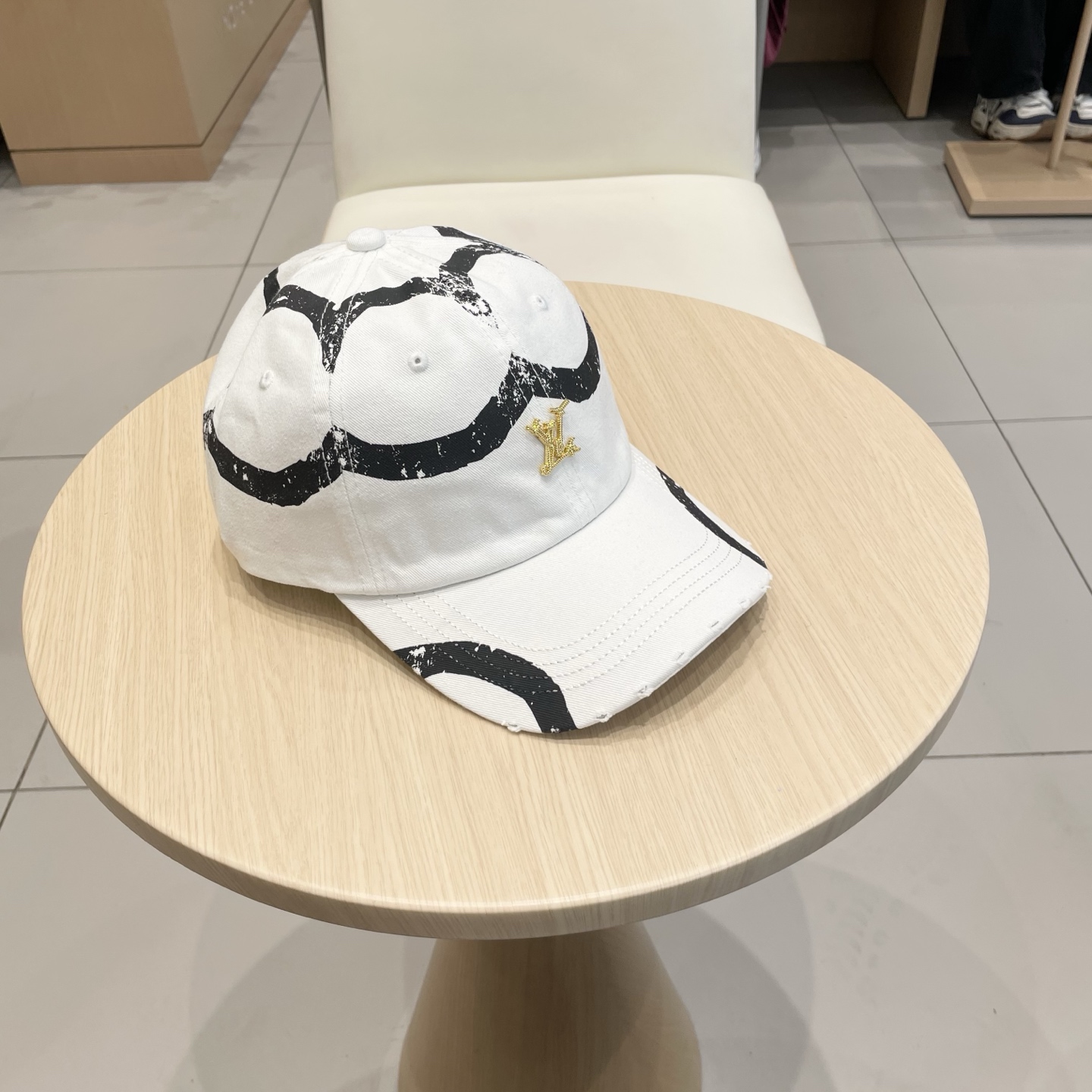  🧢路易威登棒球帽 LouisVuitton😍新款LV棒球帽，重工打造♥️高端大气，百搭款🤗男女通用！跑