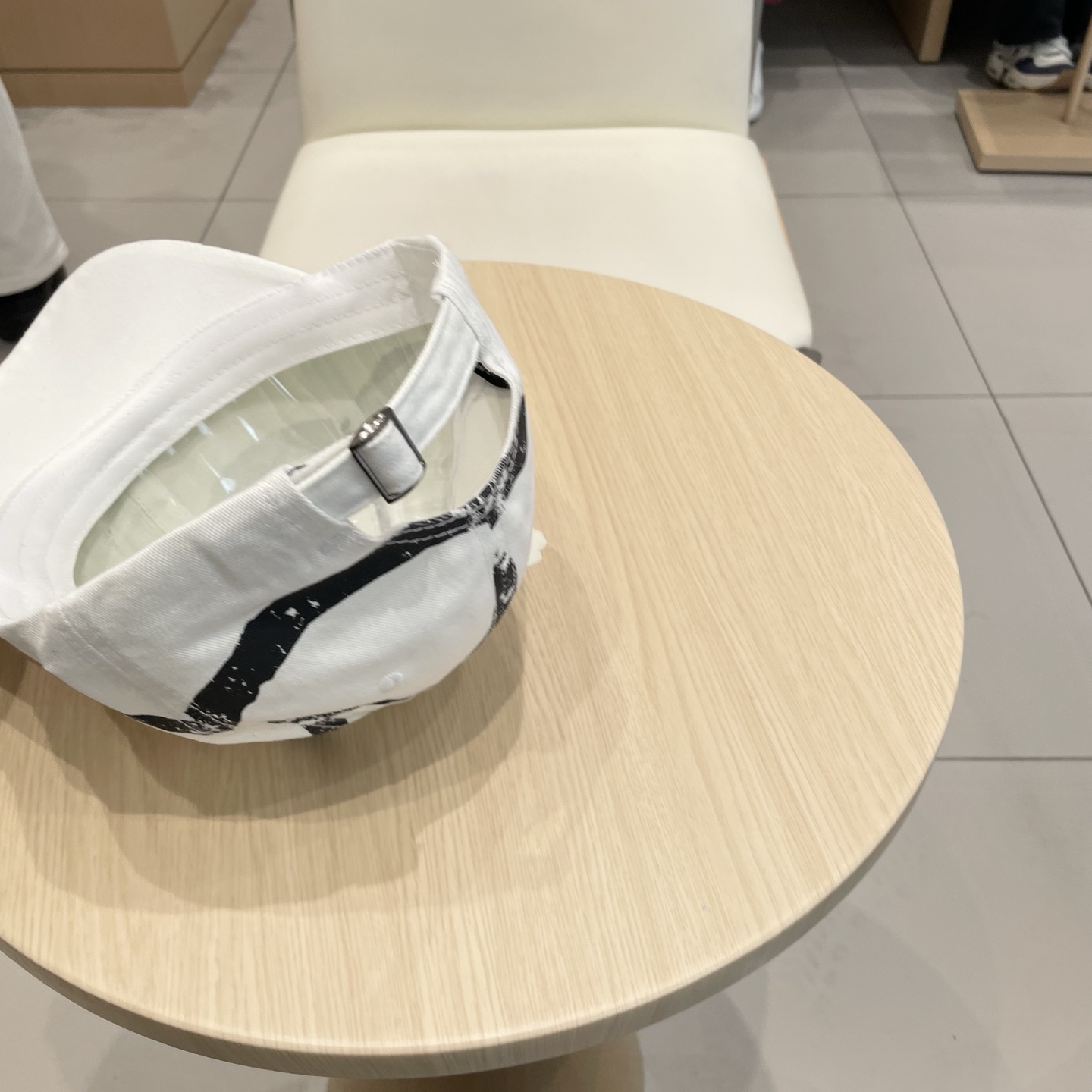  🧢路易威登棒球帽 LouisVuitton😍新款LV棒球帽，重工打造♥️高端大气，百搭款🤗男女通用！跑