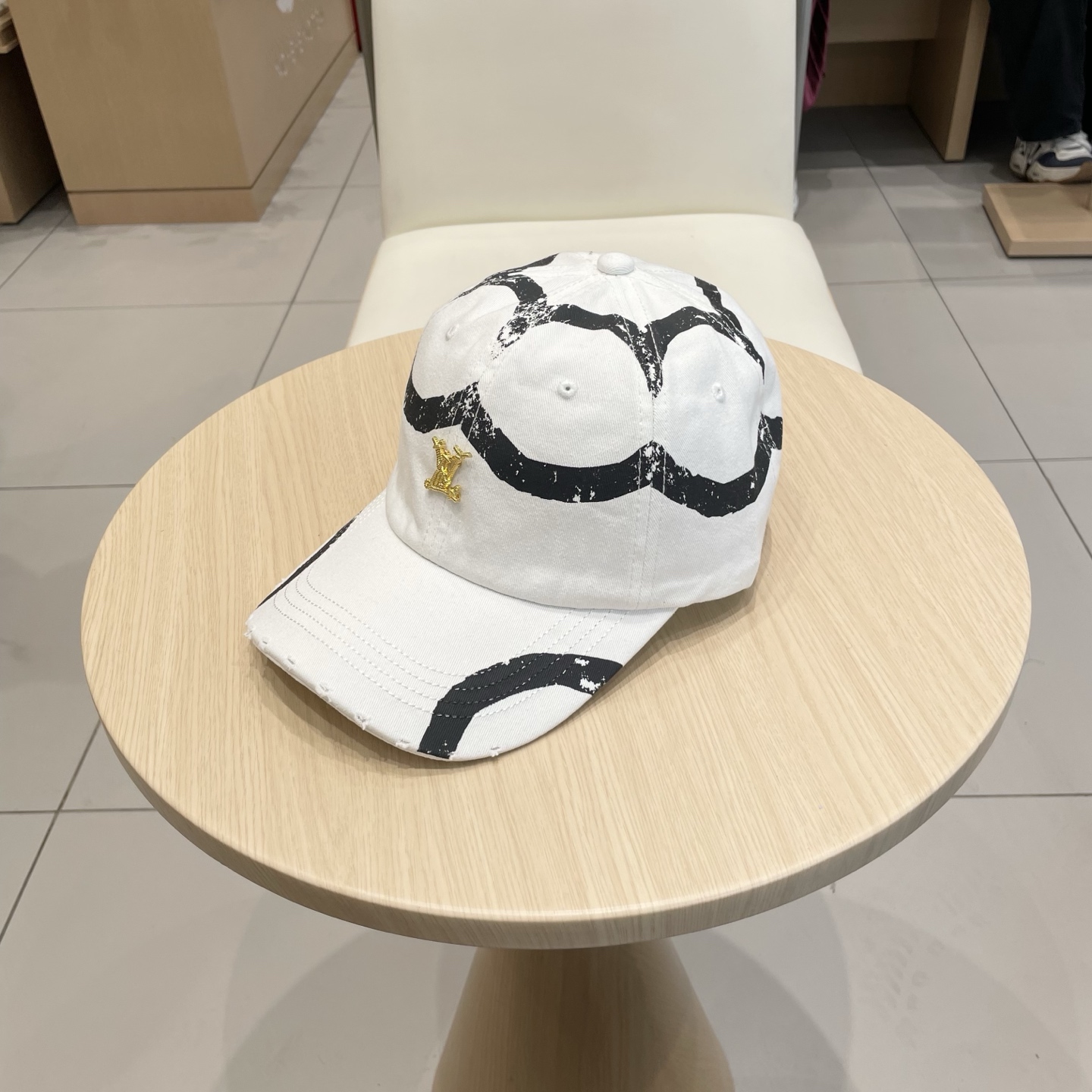  🧢路易威登棒球帽 LouisVuitton😍新款LV棒球帽，重工打造♥️高端大气，百搭款🤗男女通用！跑