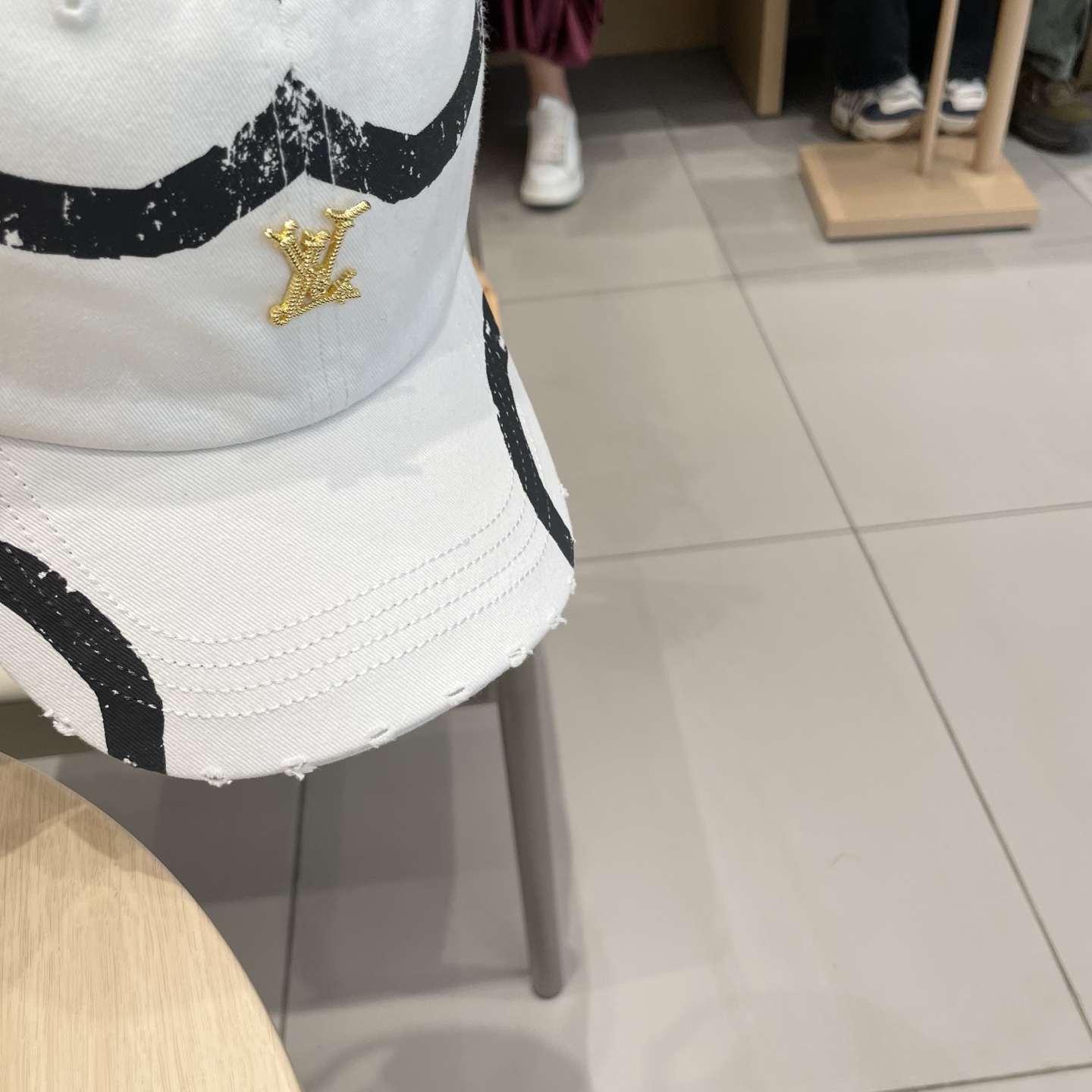  🧢路易威登棒球帽 LouisVuitton😍新款LV棒球帽，重工打造♥️高端大气，百搭款🤗男女通用！跑