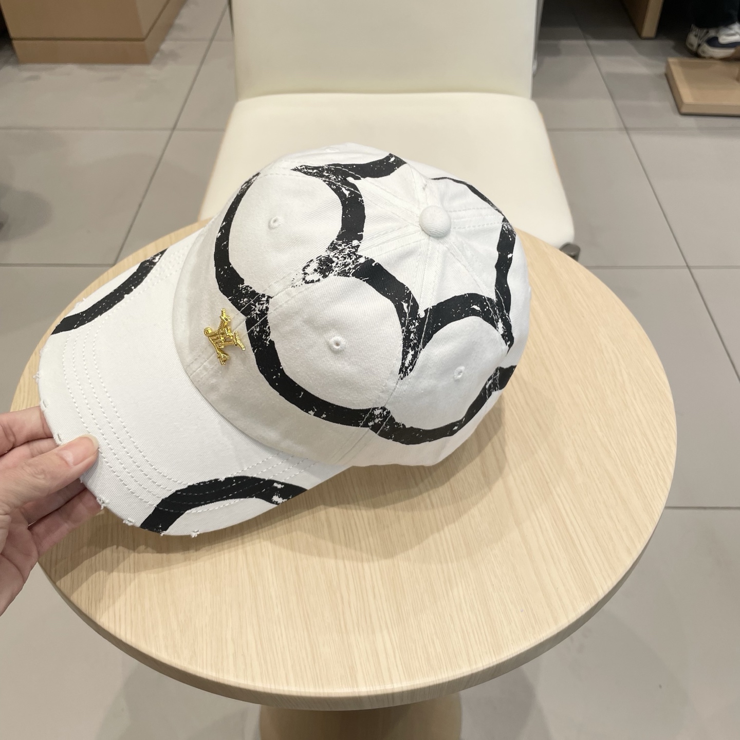  🧢路易威登棒球帽 LouisVuitton😍新款LV棒球帽，重工打造♥️高端大气，百搭款🤗男女通用！跑