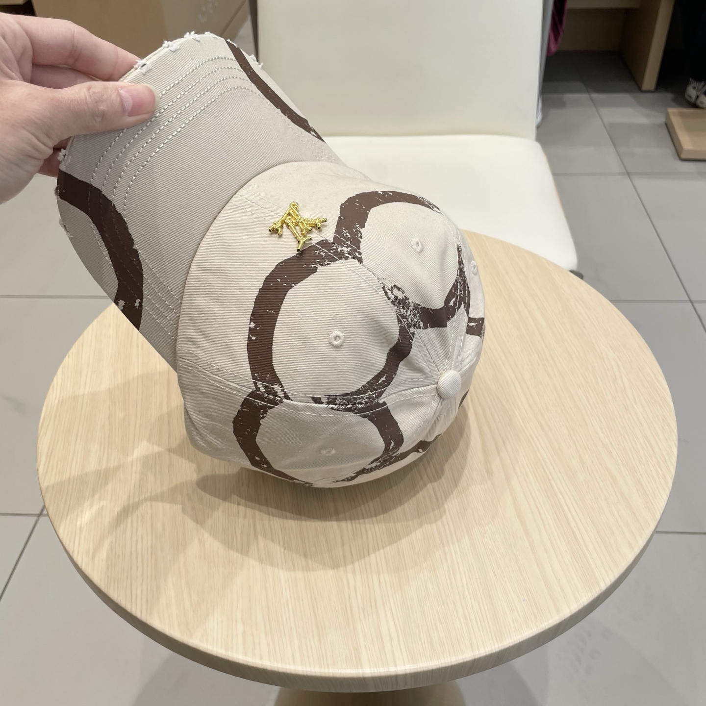  🧢路易威登棒球帽 LouisVuitton😍新款LV棒球帽，重工打造♥️高端大气，百搭款🤗男女通用！跑