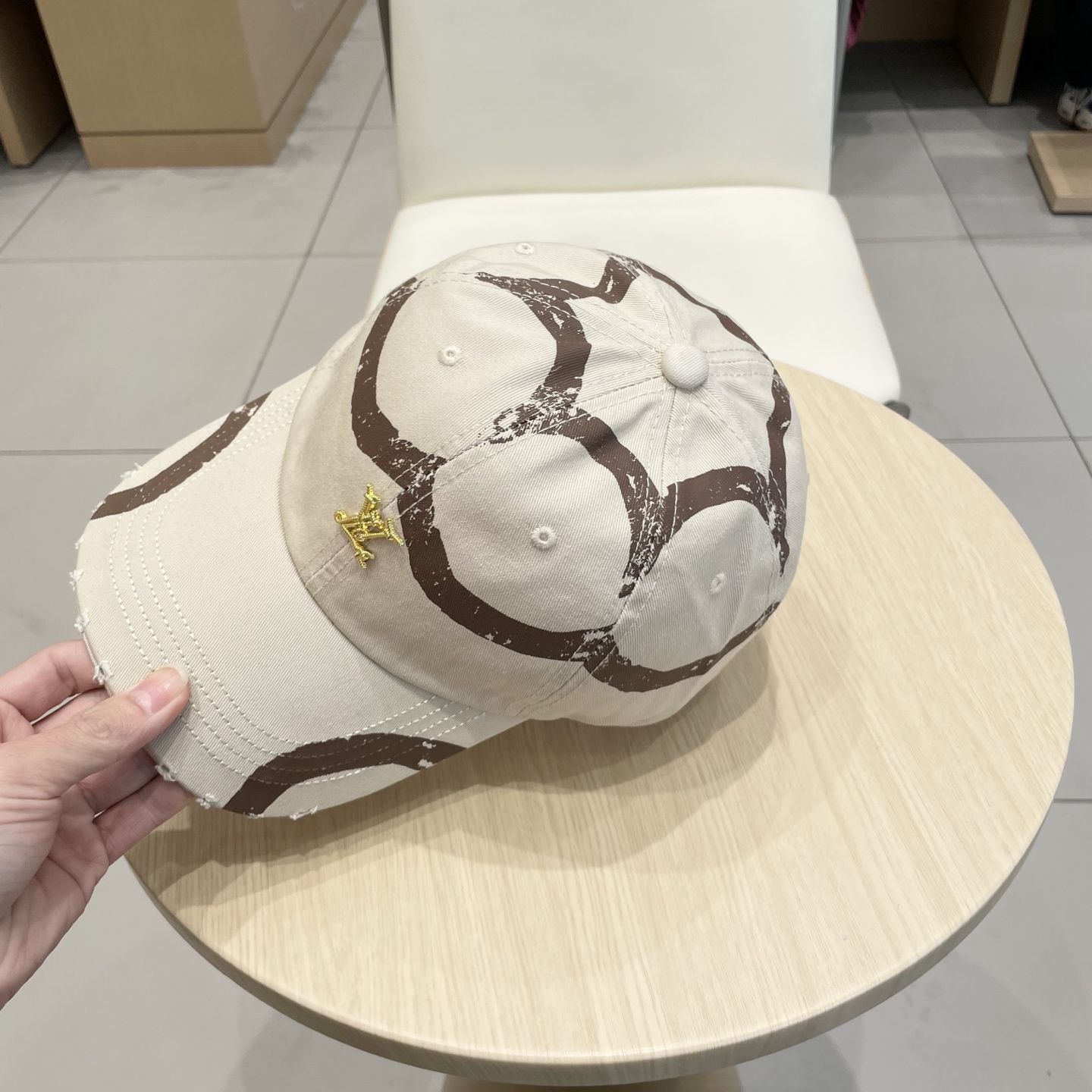  🧢路易威登棒球帽 LouisVuitton😍新款LV棒球帽，重工打造♥️高端大气，百搭款🤗男女通用！跑