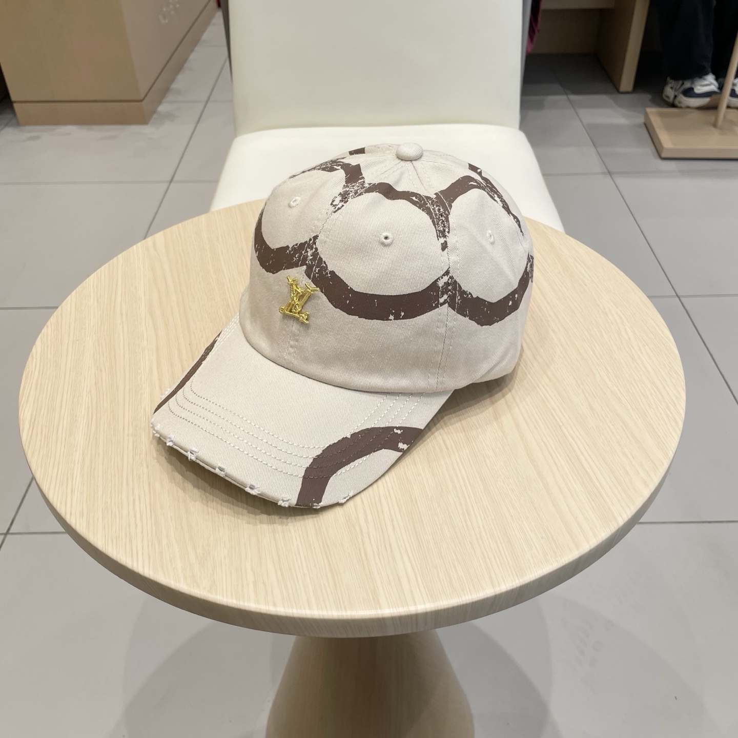  🧢路易威登棒球帽 LouisVuitton😍新款LV棒球帽，重工打造♥️高端大气，百搭款🤗男女通用！跑