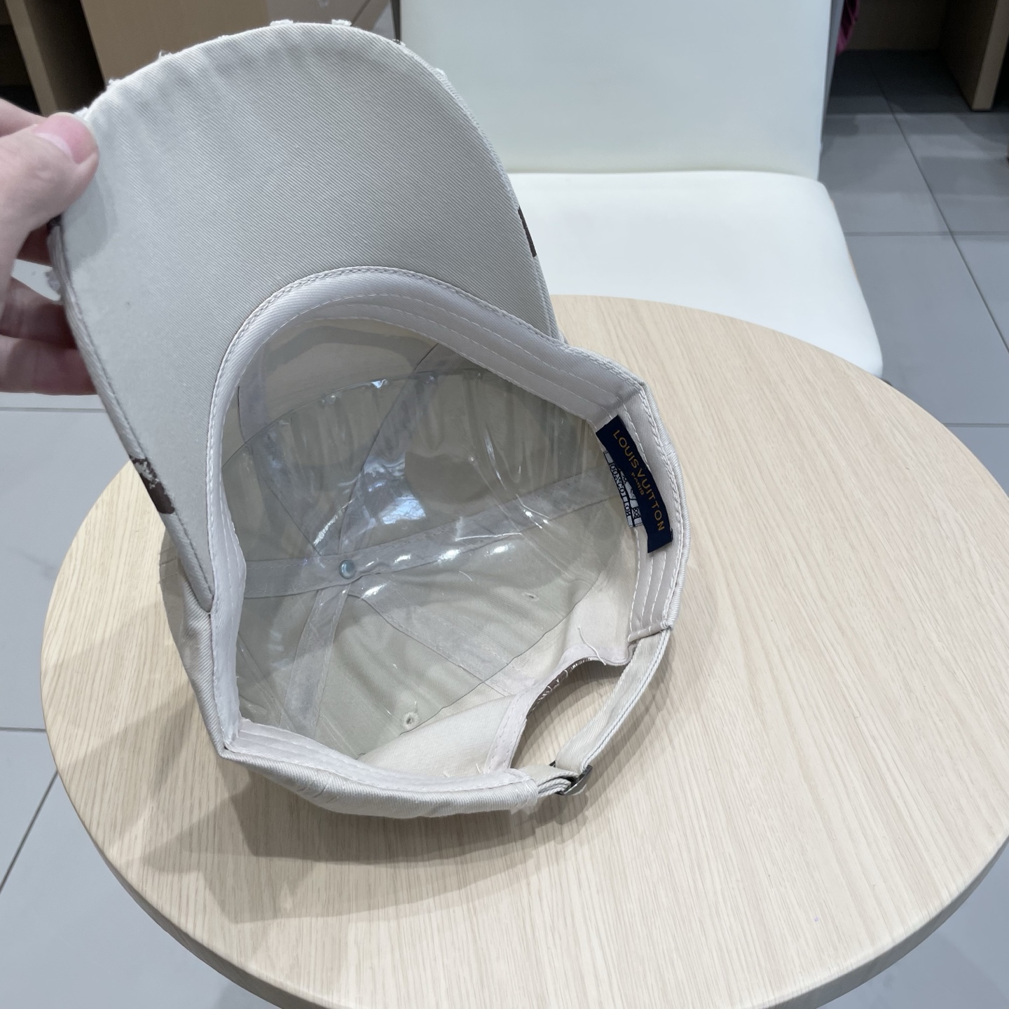  🧢路易威登棒球帽 LouisVuitton😍新款LV棒球帽，重工打造♥️高端大气，百搭款🤗男女通用！跑