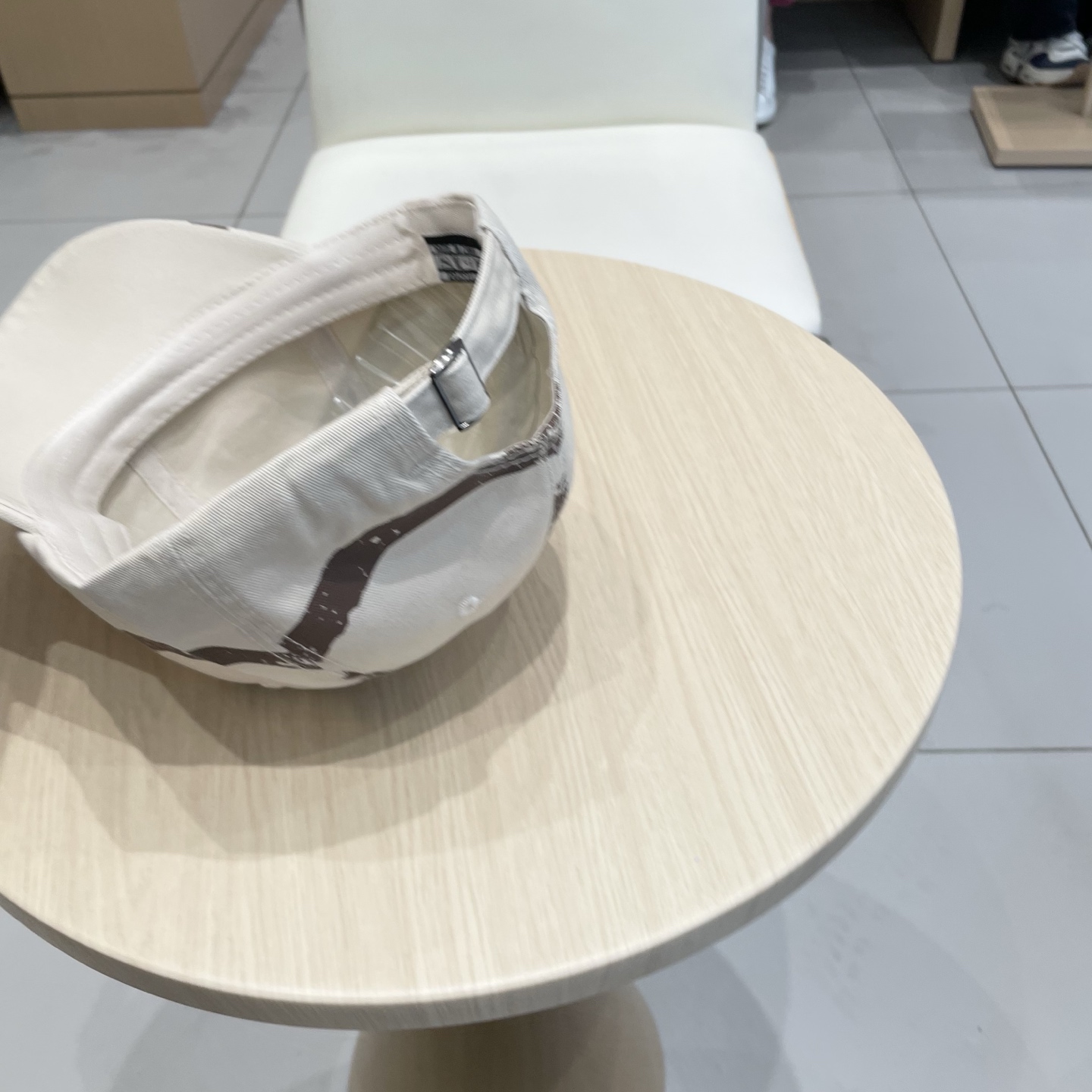  🧢路易威登棒球帽 LouisVuitton😍新款LV棒球帽，重工打造♥️高端大气，百搭款🤗男女通用！跑