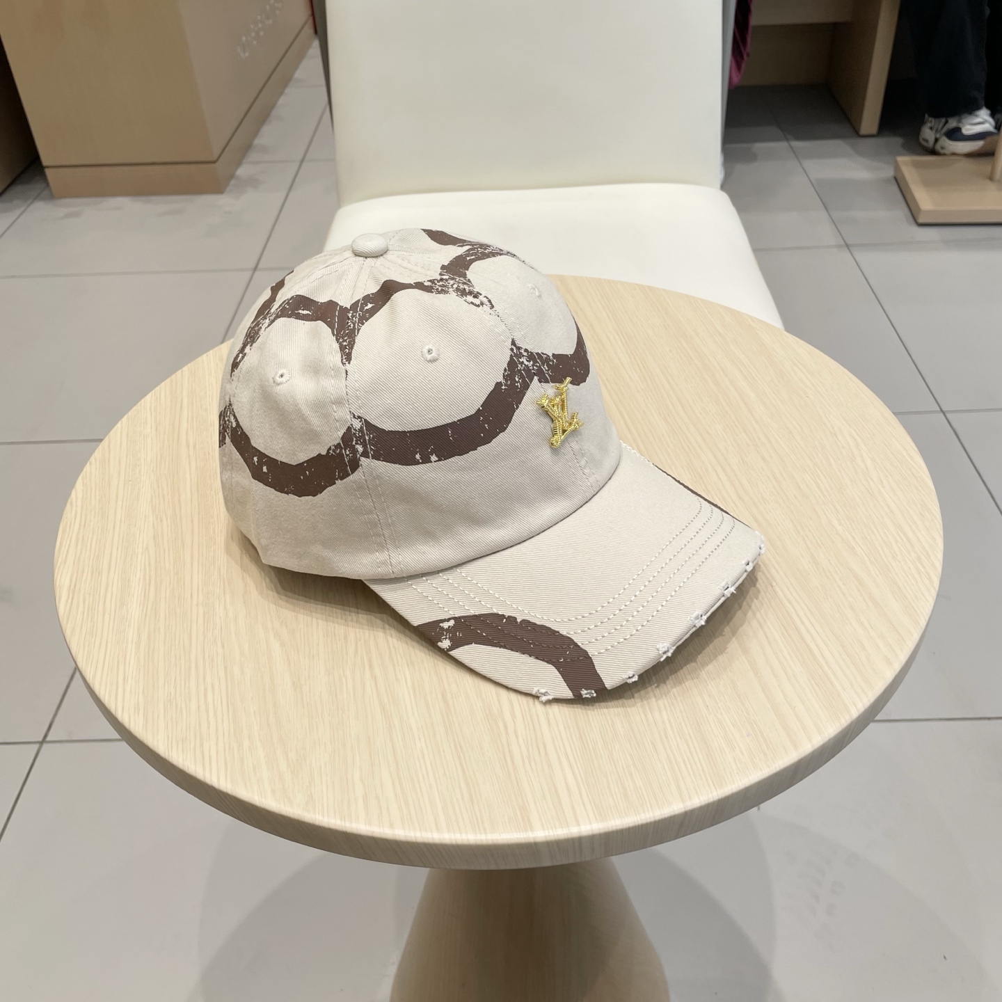  🧢路易威登棒球帽 LouisVuitton😍新款LV棒球帽，重工打造♥️高端大气，百搭款🤗男女通用！跑